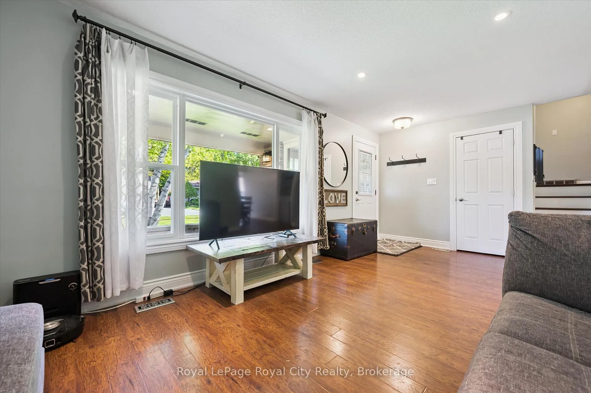 Photo 11 of 229 Ross Avenue, Kitchener — HOMEH