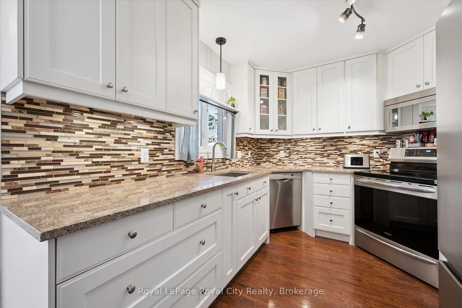 Photo 17 of 229 Ross Avenue, Kitchener — HOMEH