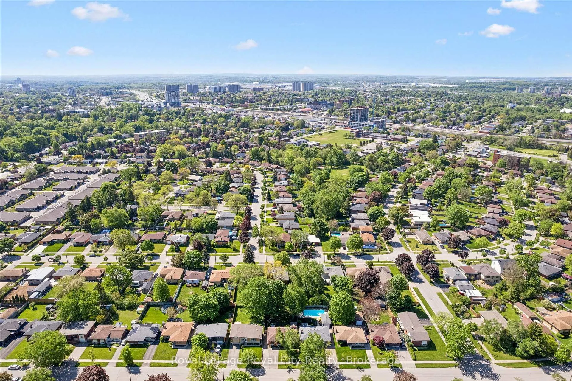 Photo 43 of 229 Ross Avenue, Kitchener — HOMEH