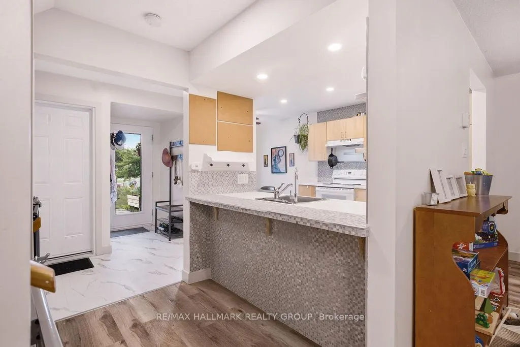 Photo 14 of 67 Grady Crescent, Ottawa, Sheahan Estates/Trend Village — HOMEH