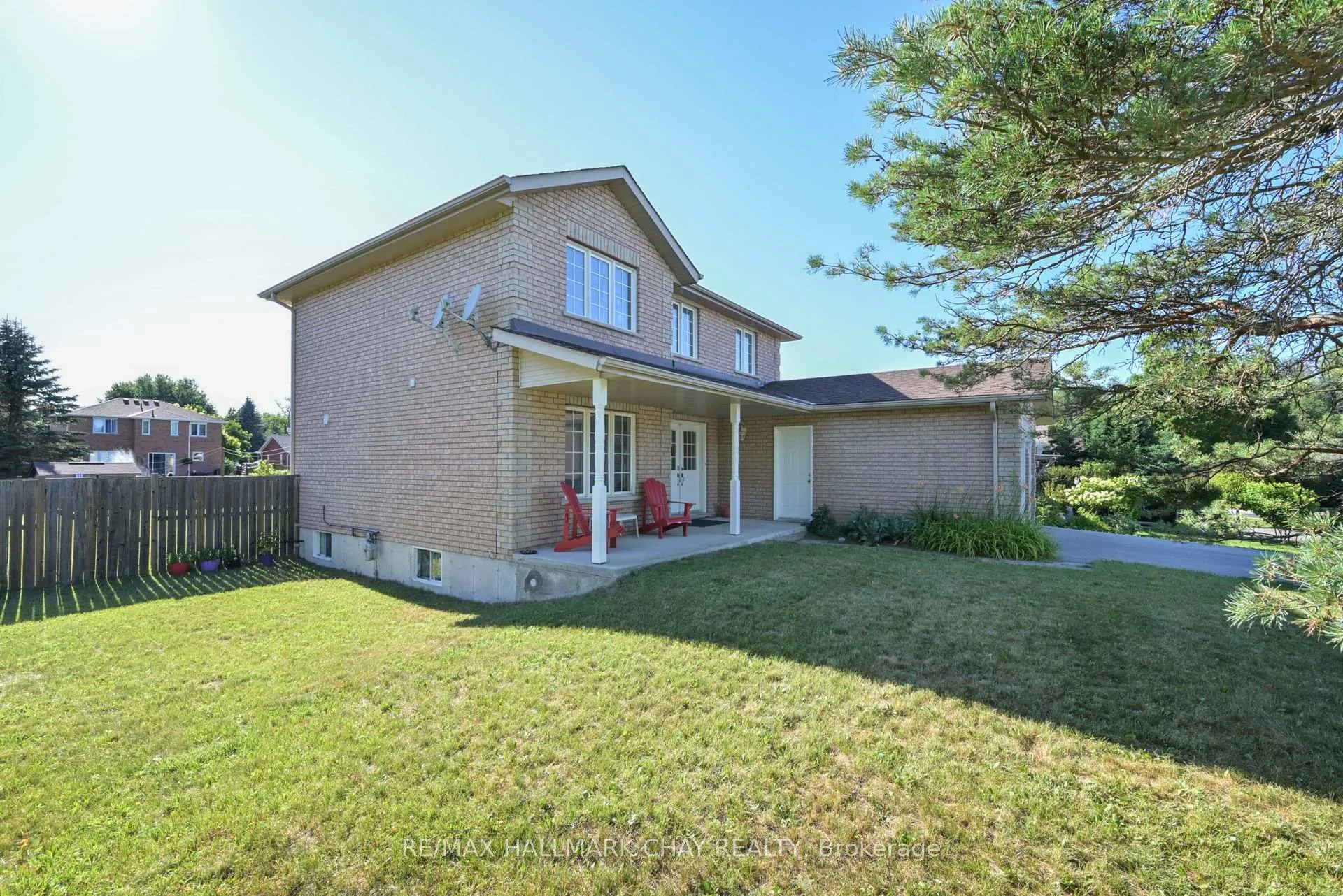 Photo 4 of 16 Brian Crescent, Adjala-Tosorontio, Everett — HOMEH