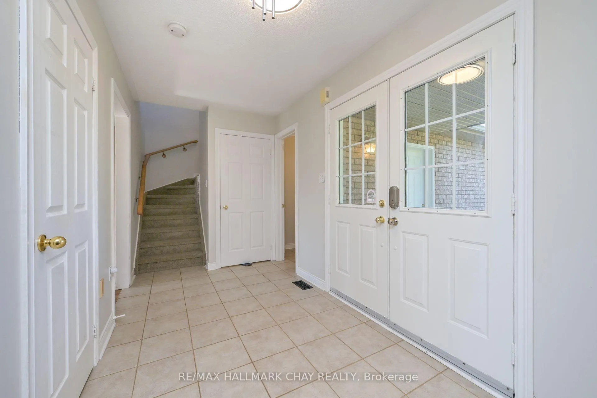 Photo 5 of 16 Brian Crescent, Adjala-Tosorontio, Everett — HOMEH