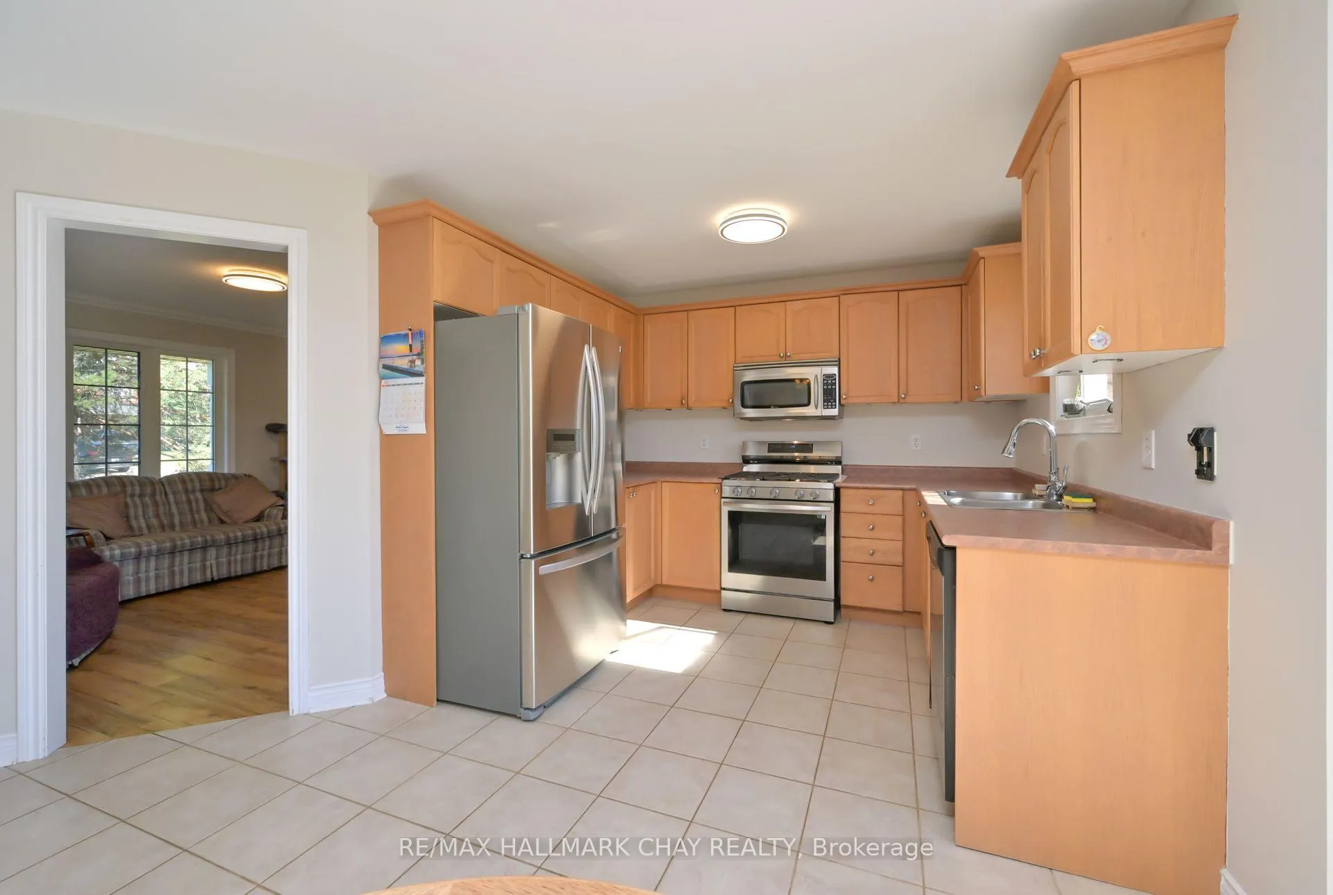Photo 10 of 16 Brian Crescent, Adjala-Tosorontio, Everett — HOMEH
