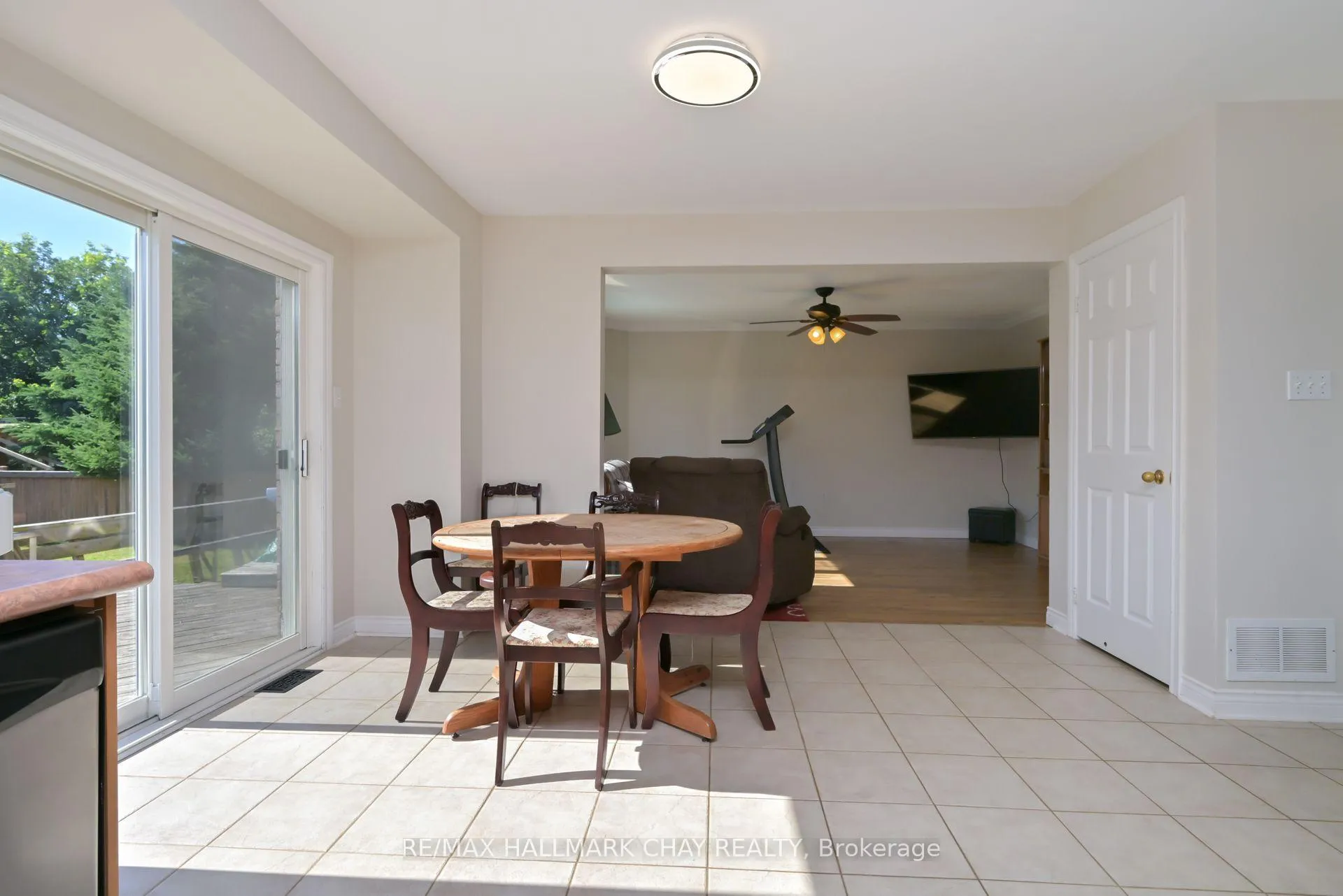 Photo 12 of 16 Brian Crescent, Adjala-Tosorontio, Everett — HOMEH