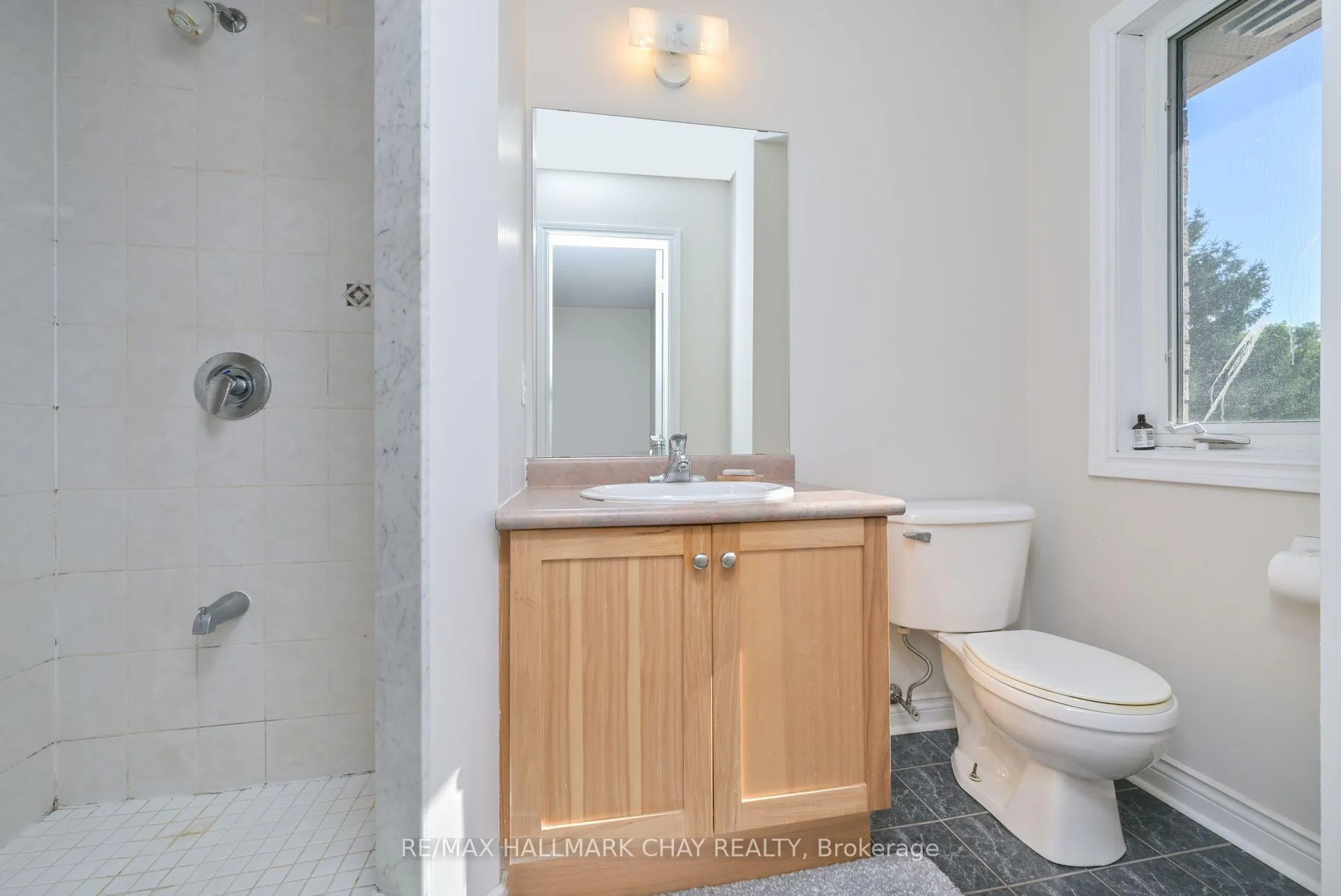 Photo 18 of 16 Brian Crescent, Adjala-Tosorontio, Everett — HOMEH