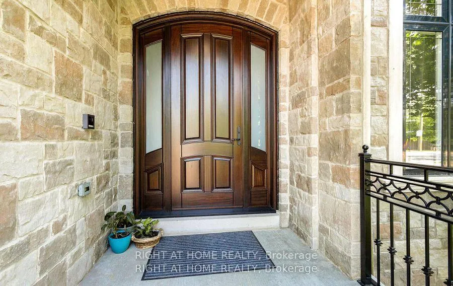 Photo 3 of 1220 Meredith Avenue, Mississauga, Lakeview — HOMEH