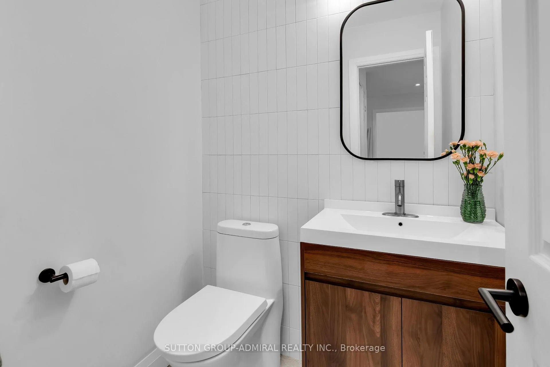 Photo 4 of 253 Charlton Avenue, Vaughan, Brownridge — HOMEH