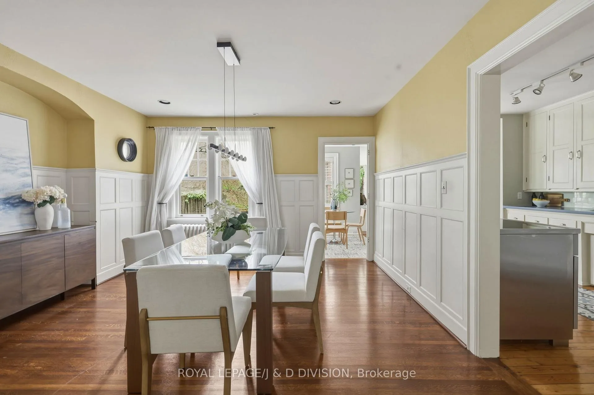 Photo 8 of 41 Ridge Drive, Toronto, Rosedale-Moore Park — HOMEH