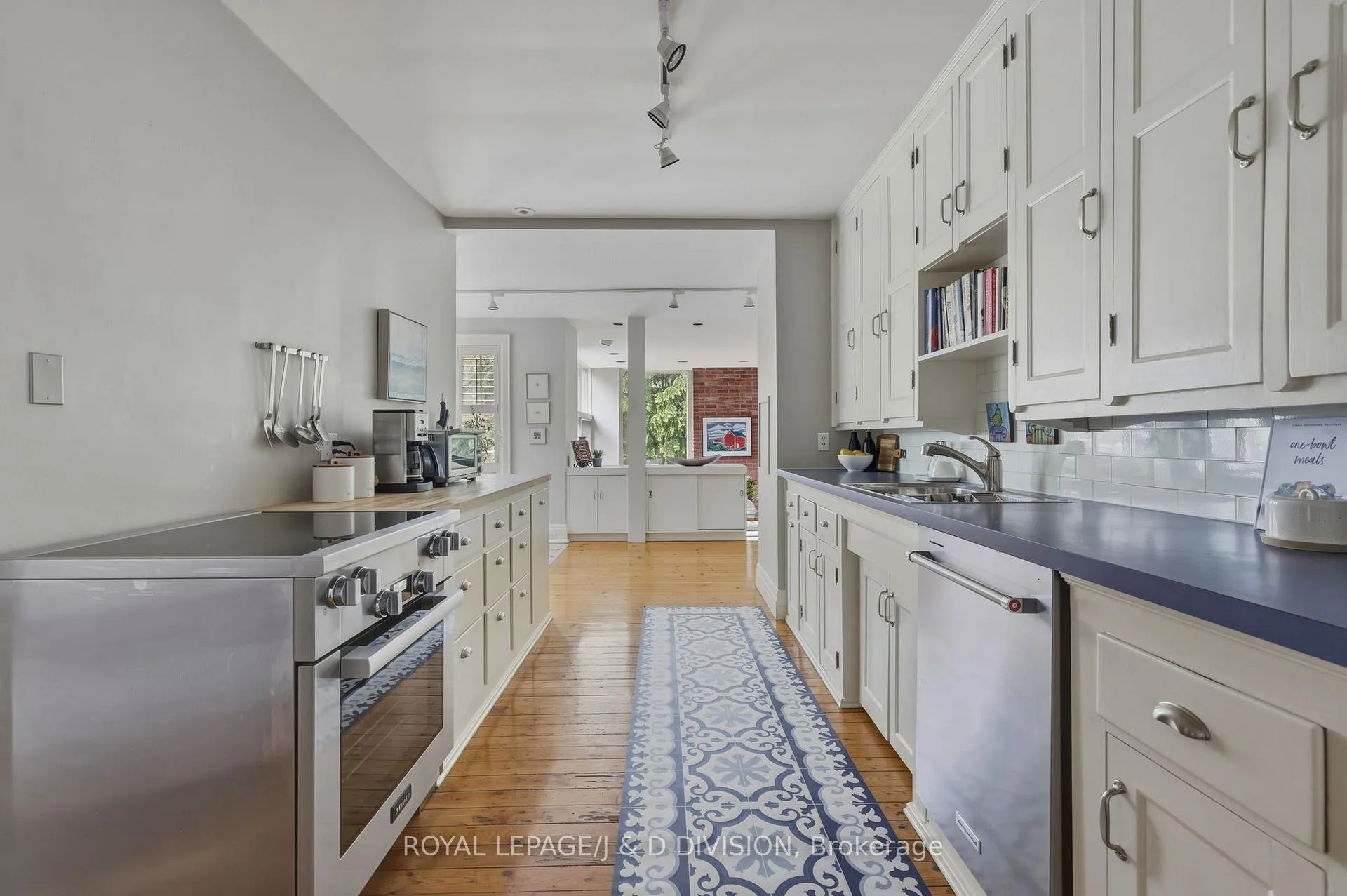 Photo 11 of 41 Ridge Drive, Toronto, Rosedale-Moore Park — HOMEH