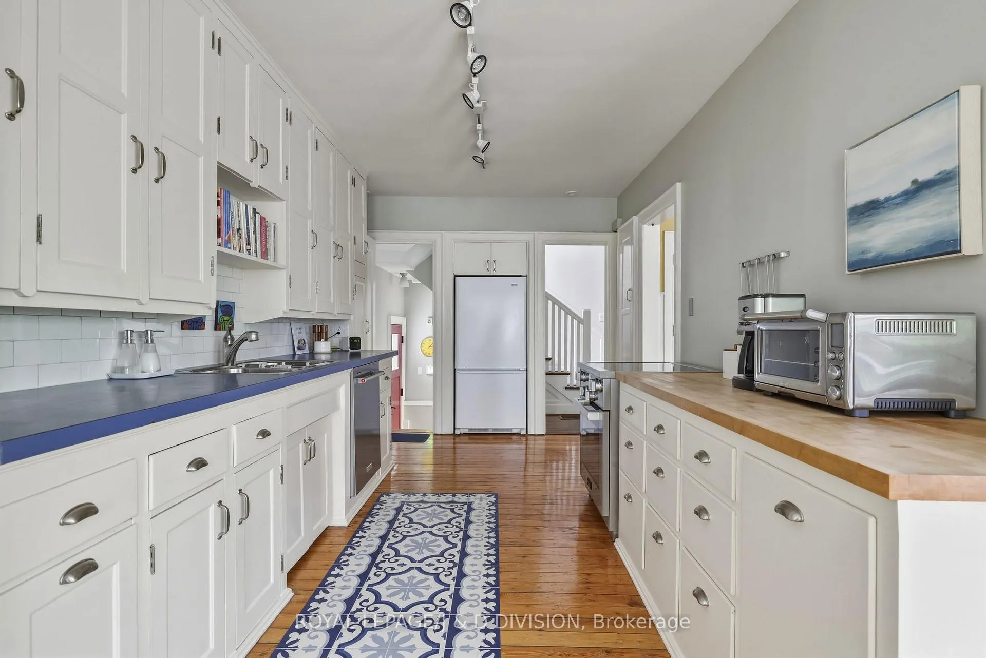 Photo 12 of 41 Ridge Drive, Toronto, Rosedale-Moore Park — HOMEH