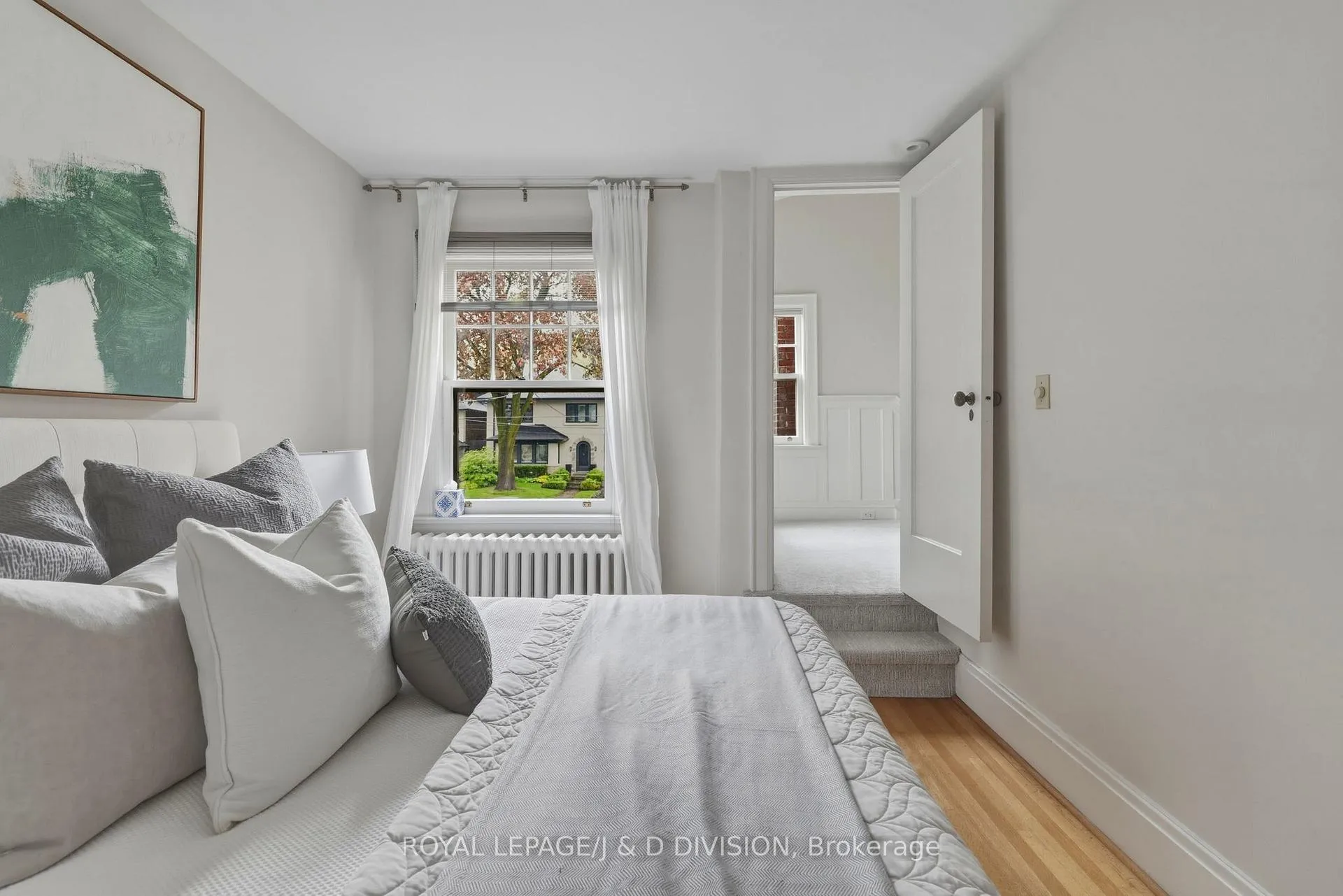 Photo 20 of 41 Ridge Drive, Toronto, Rosedale-Moore Park — HOMEH