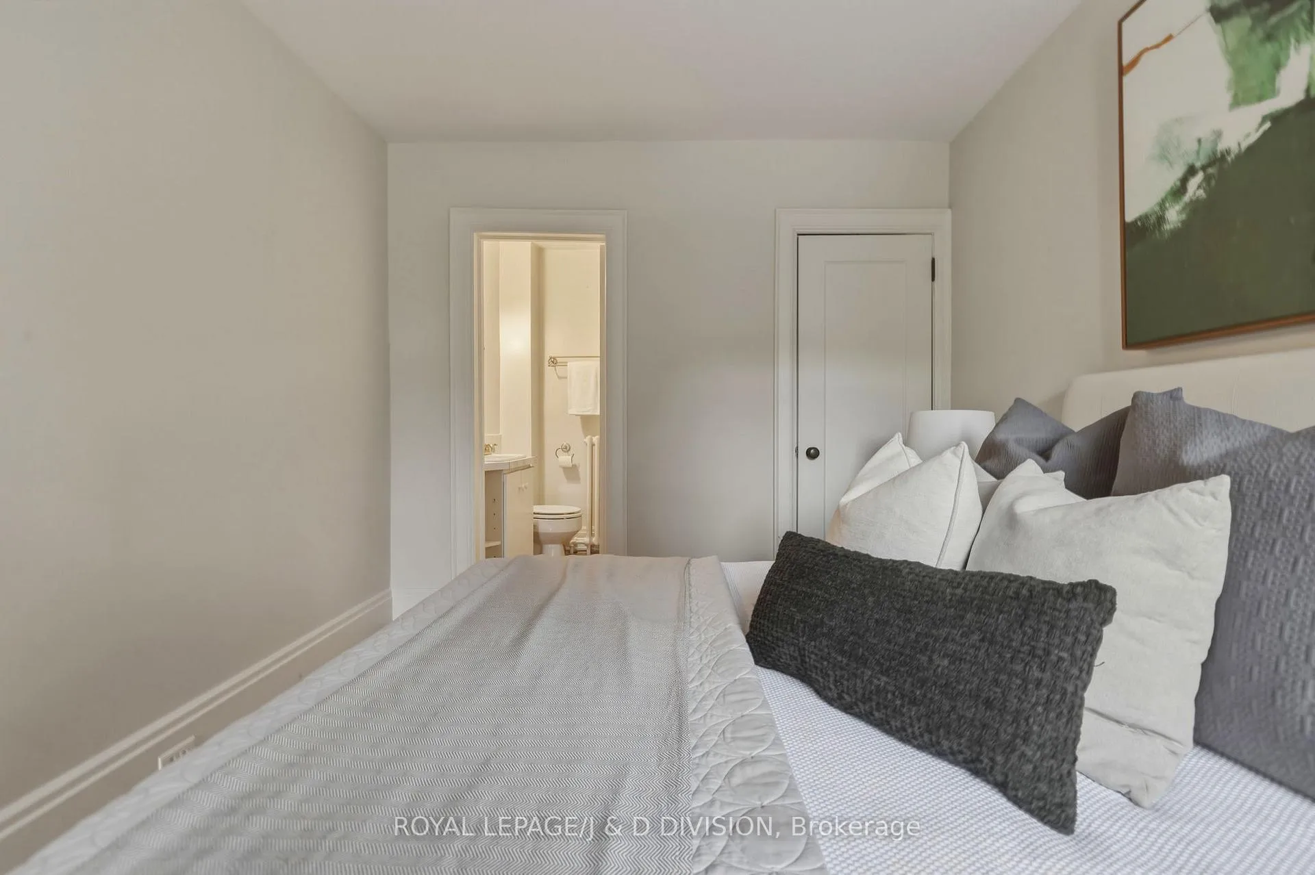 Photo 21 of 41 Ridge Drive, Toronto, Rosedale-Moore Park — HOMEH