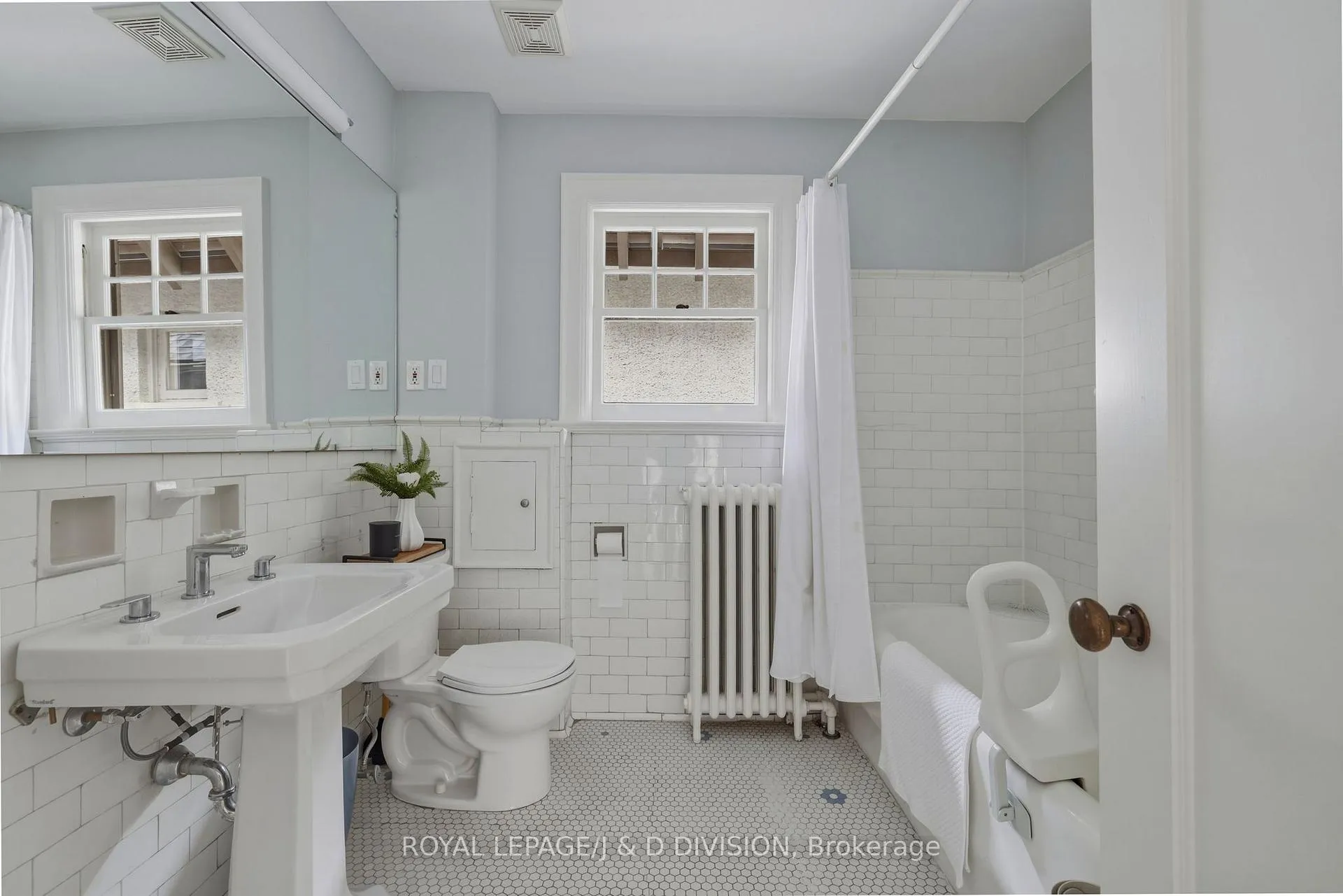 Photo 27 of 41 Ridge Drive, Toronto, Rosedale-Moore Park — HOMEH