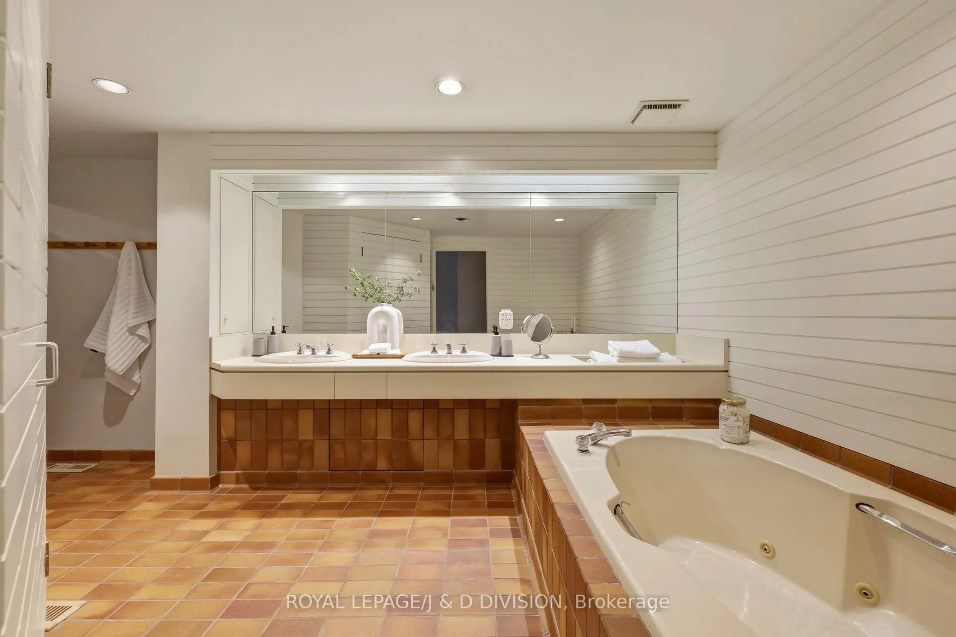 Photo 31 of 41 Ridge Drive, Toronto, Rosedale-Moore Park — HOMEH