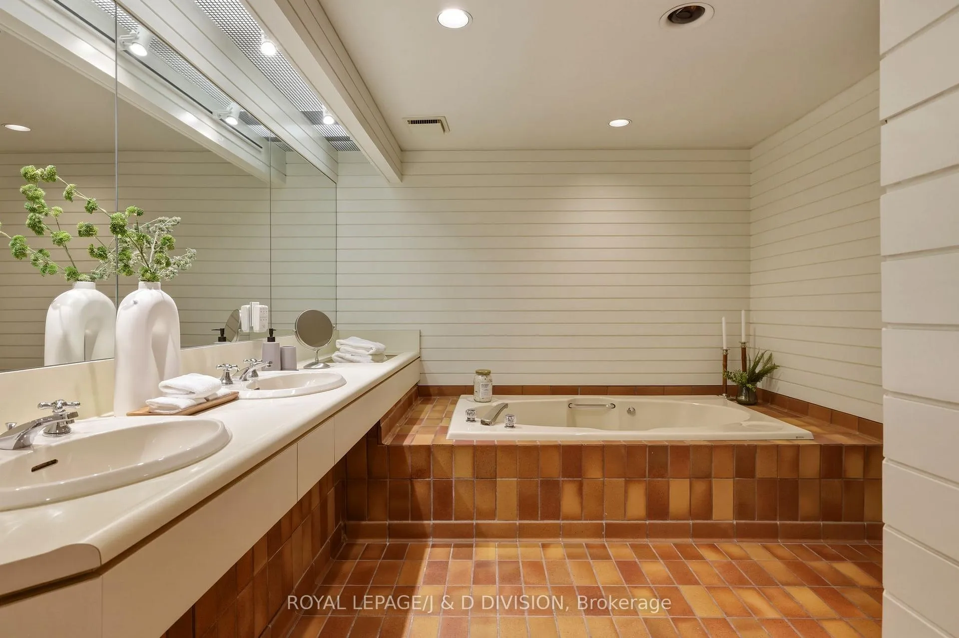 Photo 32 of 41 Ridge Drive, Toronto, Rosedale-Moore Park — HOMEH