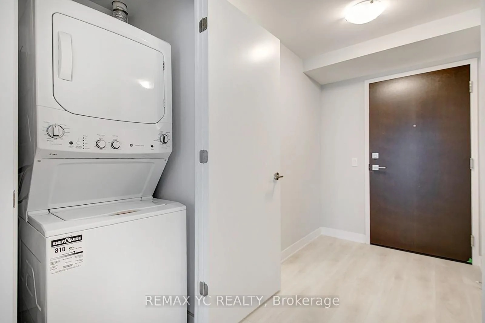 Photo 4 of Unit 3210, 2221 Yonge Street, Toronto, Mount Pleasant West — HOMEH