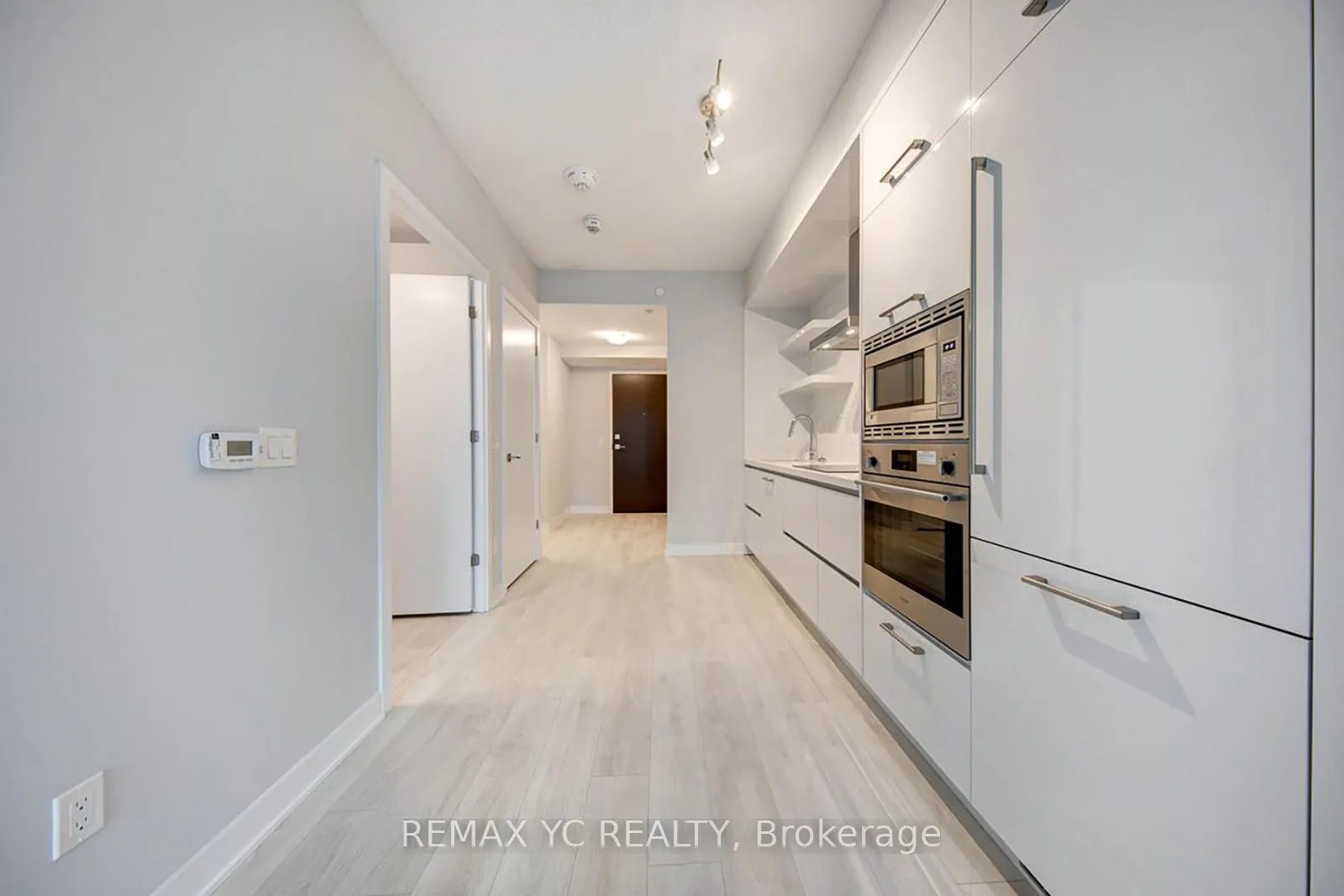Photo 8 of Unit 3210, 2221 Yonge Street, Toronto, Mount Pleasant West — HOMEH