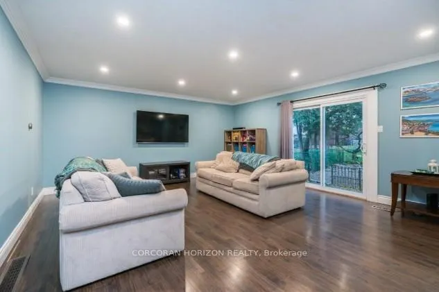 Photo 4 of 26 Winding Woods Crescent W, London, North F — HOMEH