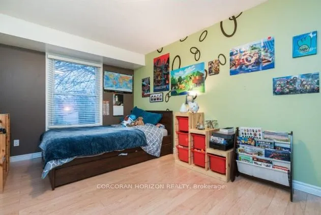 Photo 17 of 26 Winding Woods Crescent W, London, North F — HOMEH