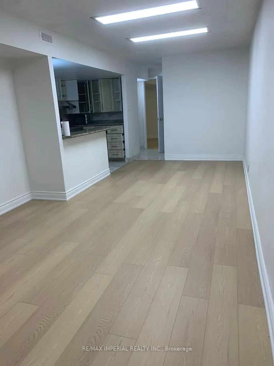 Photo 5 of Unit Lower, 657 Thamesford Terrace, Mississauga, Hurontario — HOMEH