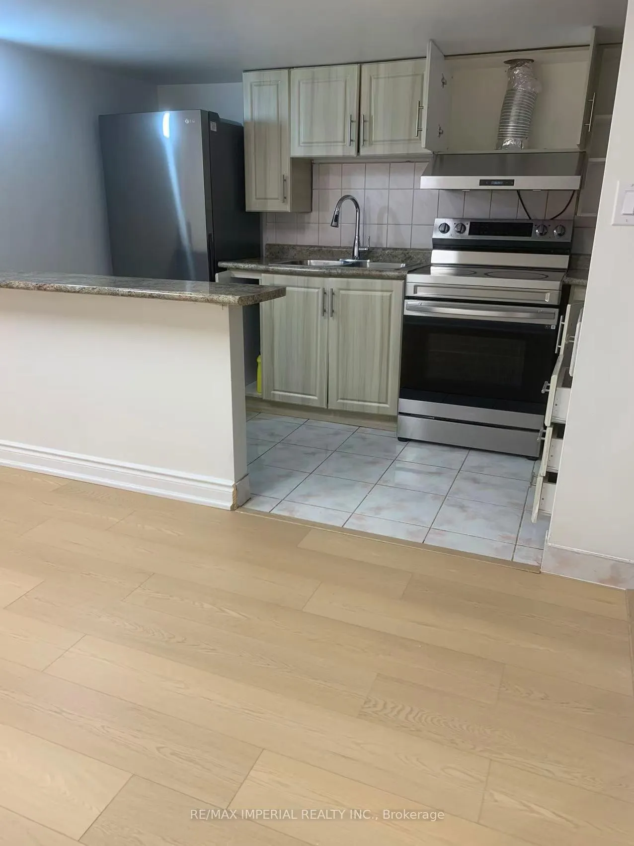 Photo 7 of Unit Lower, 657 Thamesford Terrace, Mississauga, Hurontario — HOMEH
