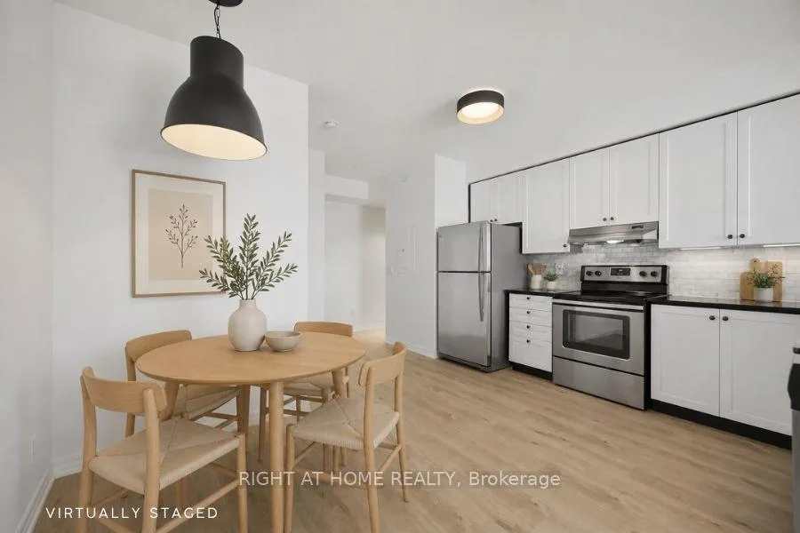 Photo 3 of Unit 703, 3563 Lake Shore Boulevard W, Etobicoke, Long Branch — HOMEH