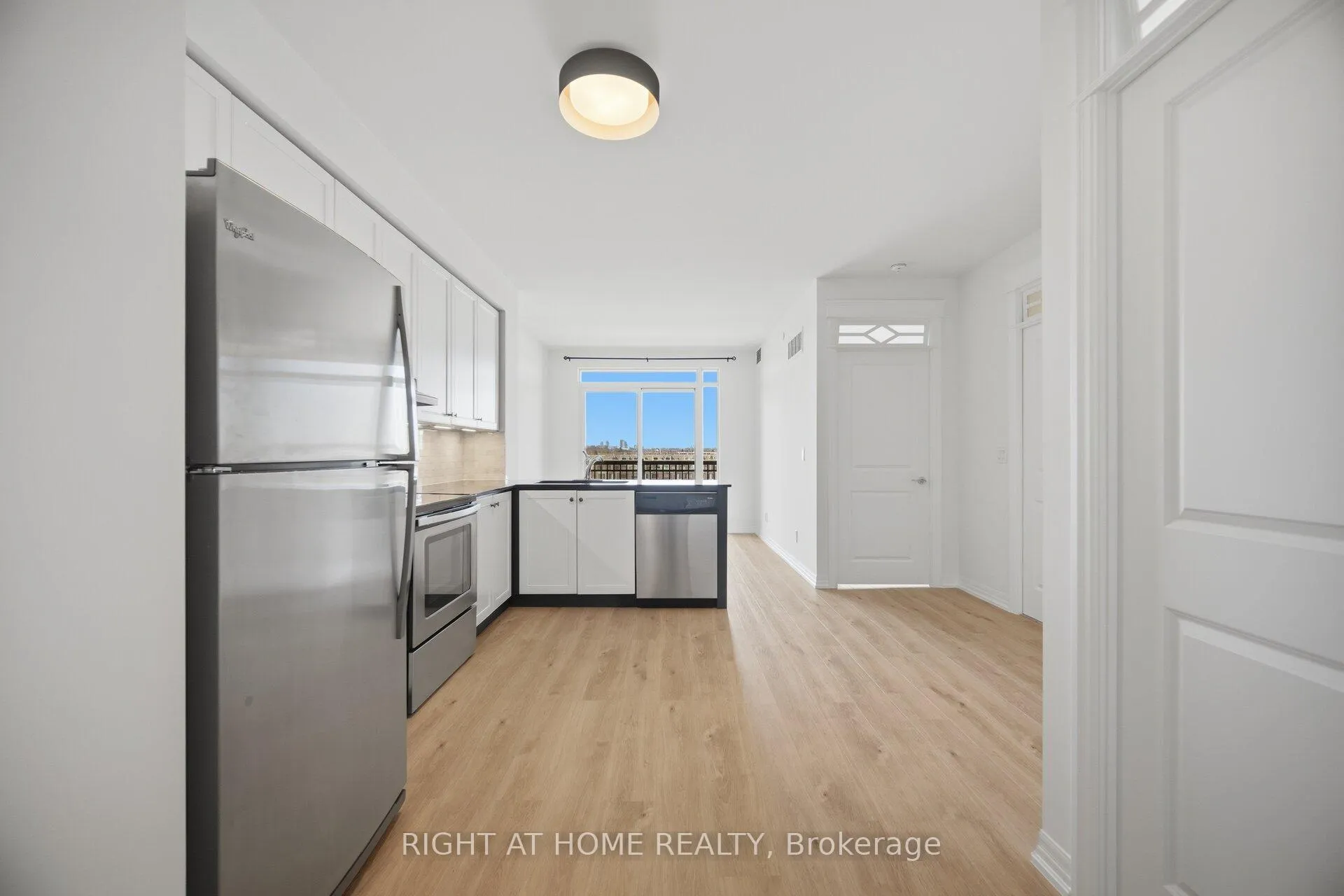 Photo 5 of Unit 703, 3563 Lake Shore Boulevard W, Etobicoke, Long Branch — HOMEH