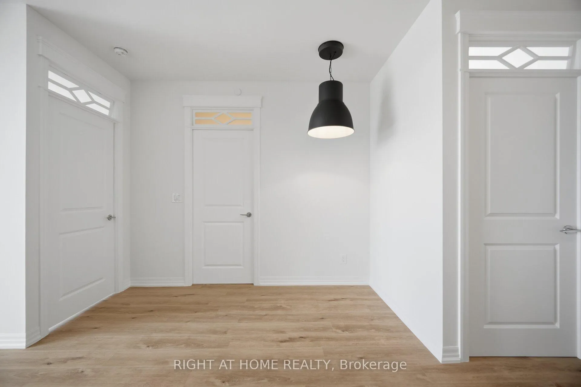 Photo 8 of Unit 703, 3563 Lake Shore Boulevard W, Etobicoke, Long Branch — HOMEH
