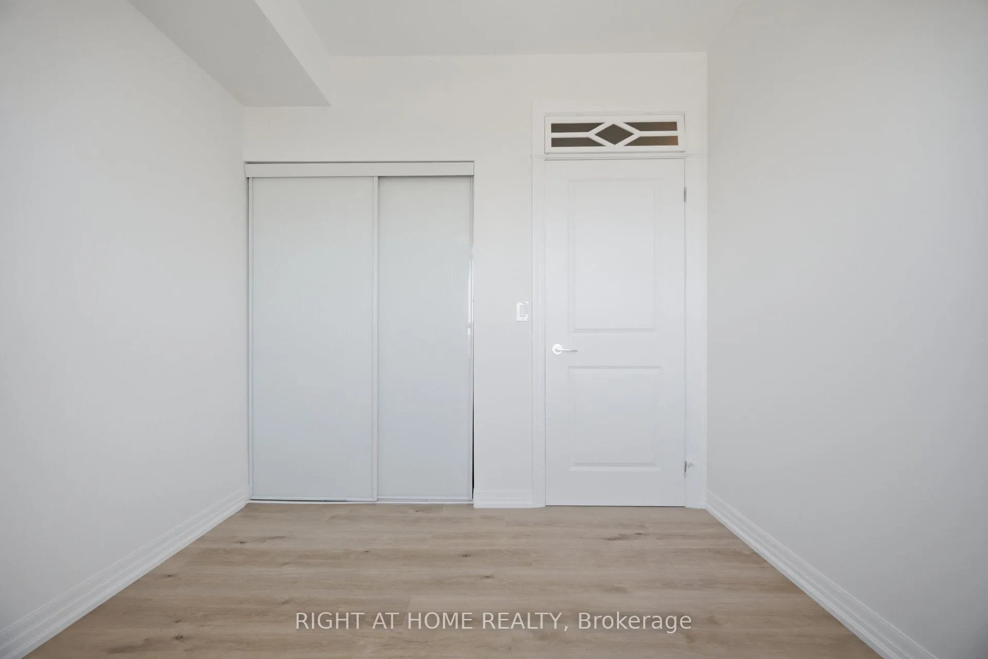 Photo 12 of Unit 703, 3563 Lake Shore Boulevard W, Etobicoke, Long Branch — HOMEH
