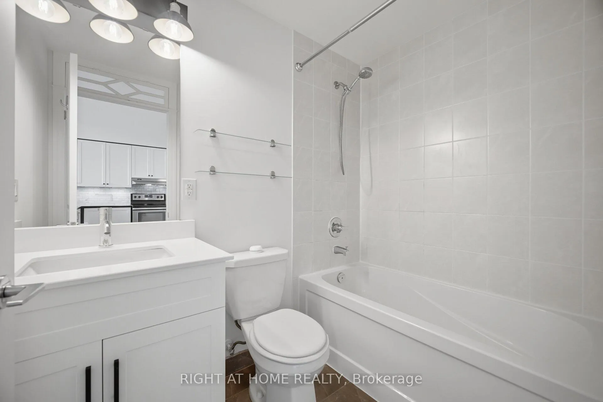 Photo 13 of Unit 703, 3563 Lake Shore Boulevard W, Etobicoke, Long Branch — HOMEH