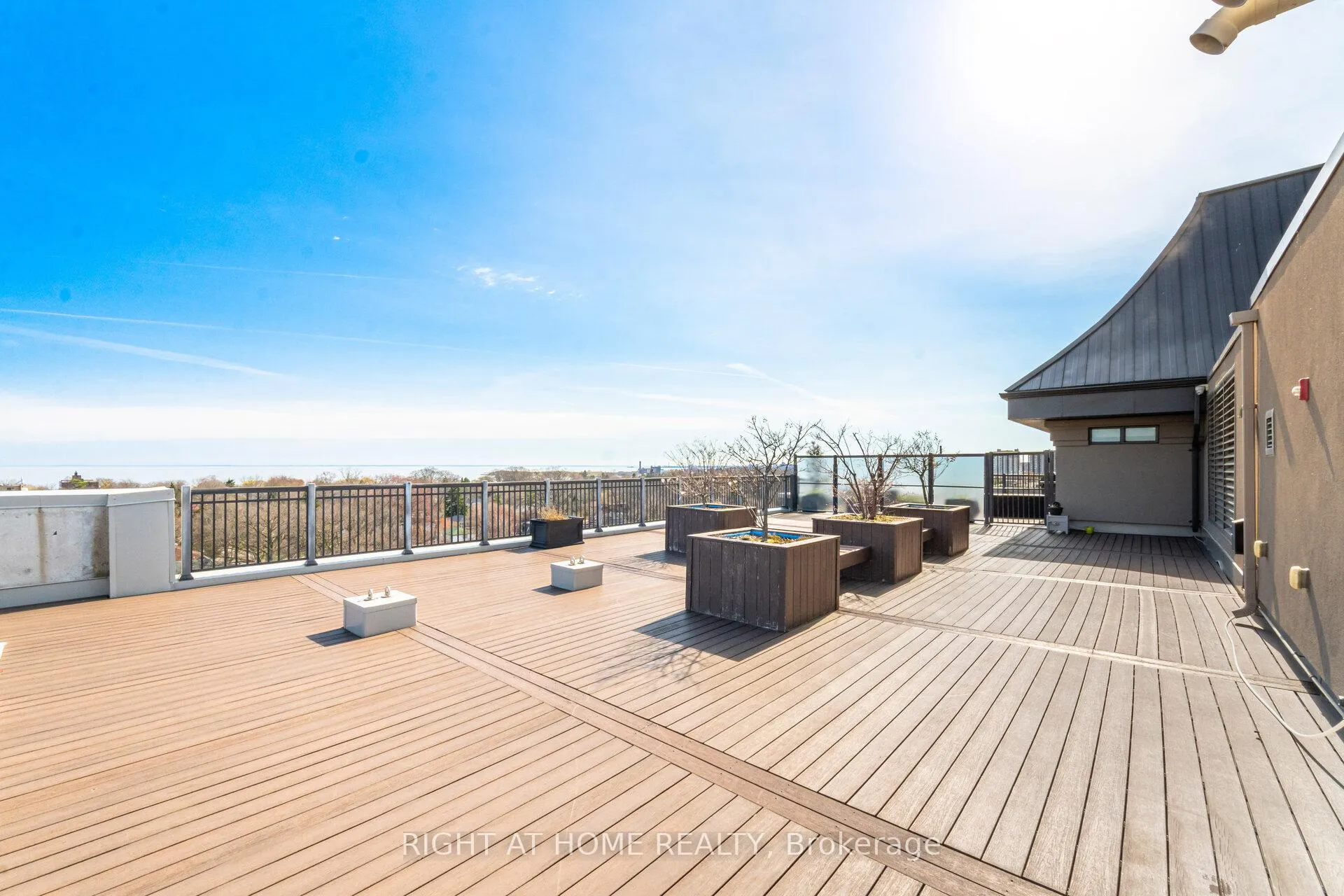Photo 28 of Unit 703, 3563 Lake Shore Boulevard W, Etobicoke, Long Branch — HOMEH