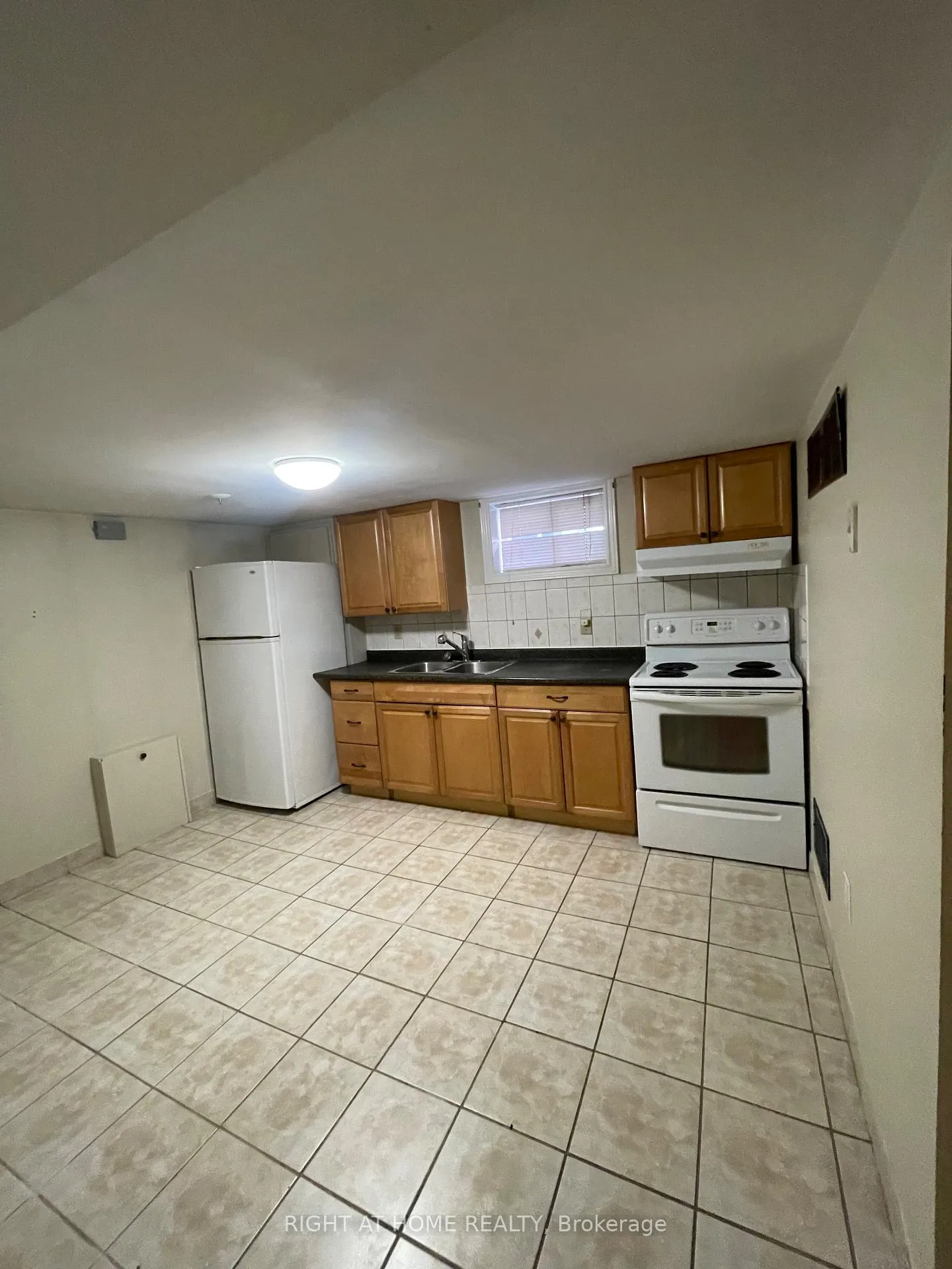 Photo 14 of 27 Wanita Road, Scarborough, Centennial Scarborough — HOMEH