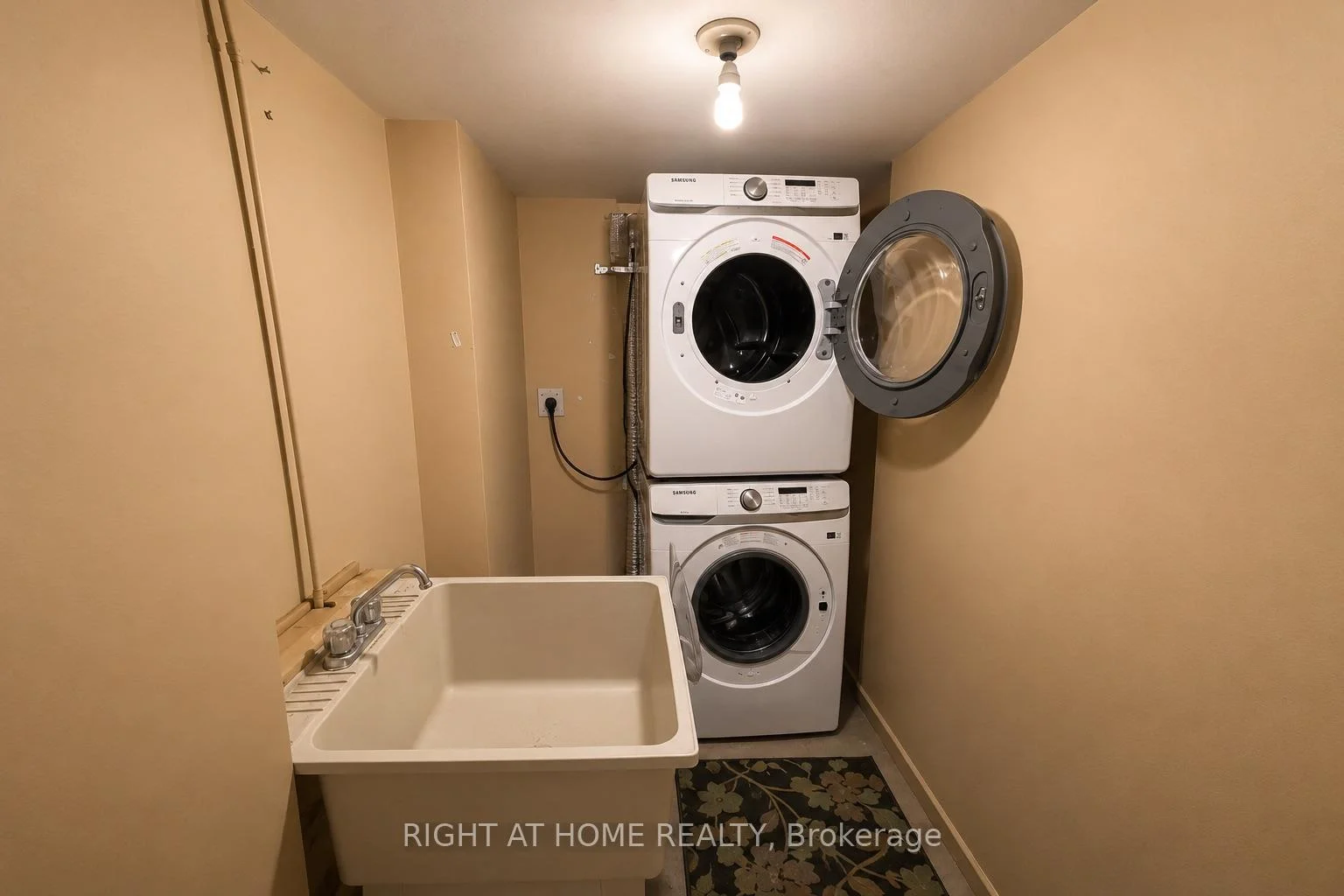 Photo 10 of 27 Wanita Road, Scarborough, Centennial Scarborough — HOMEH