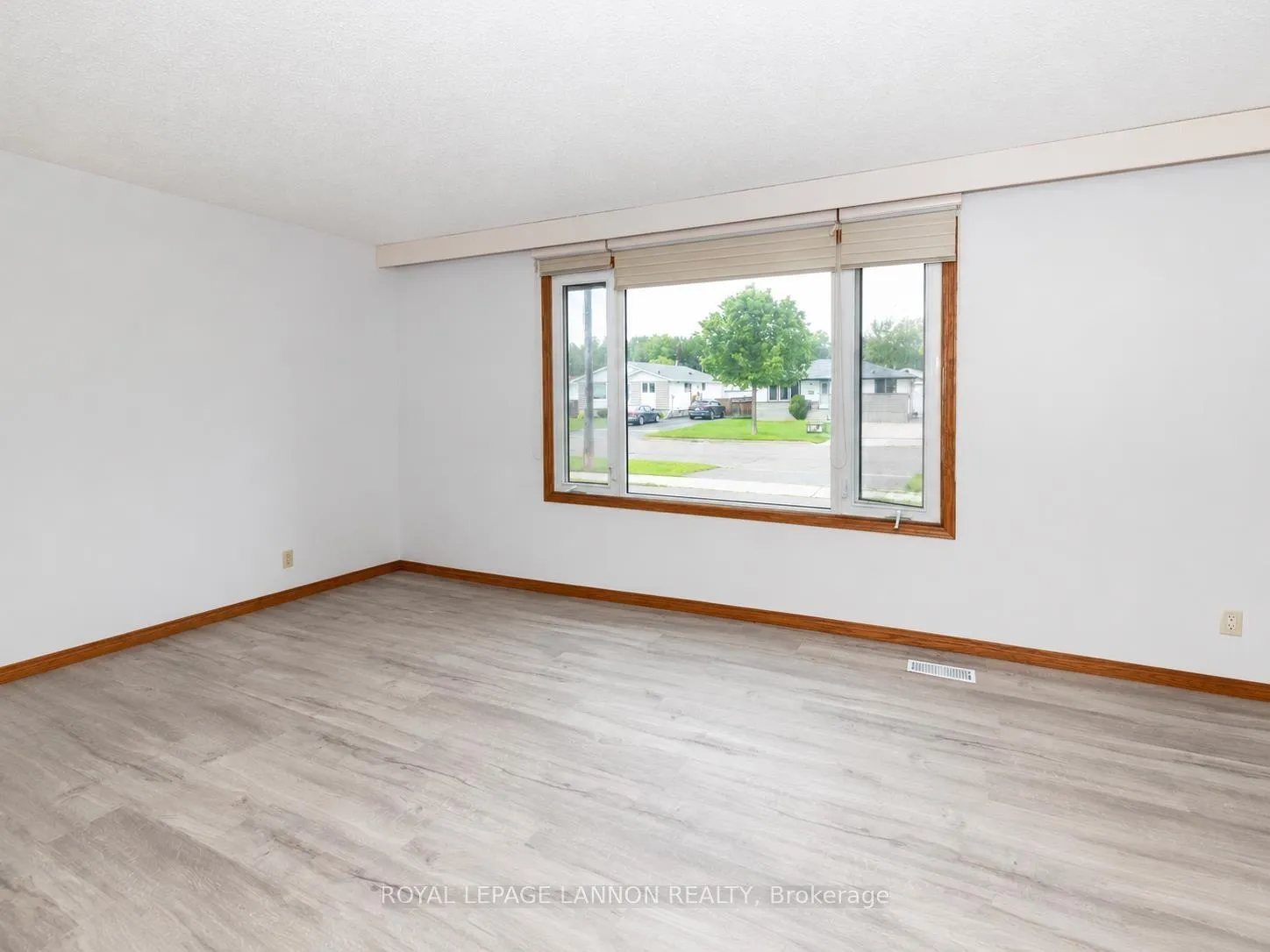 Photo 11 of 334 Lambton Cres, Thunder Bay, Northwood Park — HOMEH