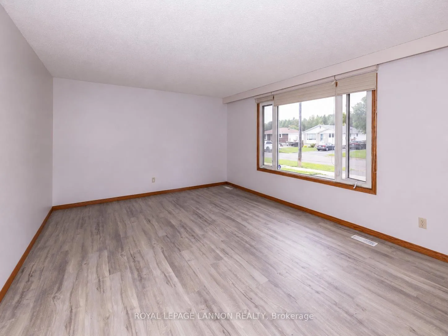 Photo 12 of 334 Lambton Cres, Thunder Bay, Northwood Park — HOMEH