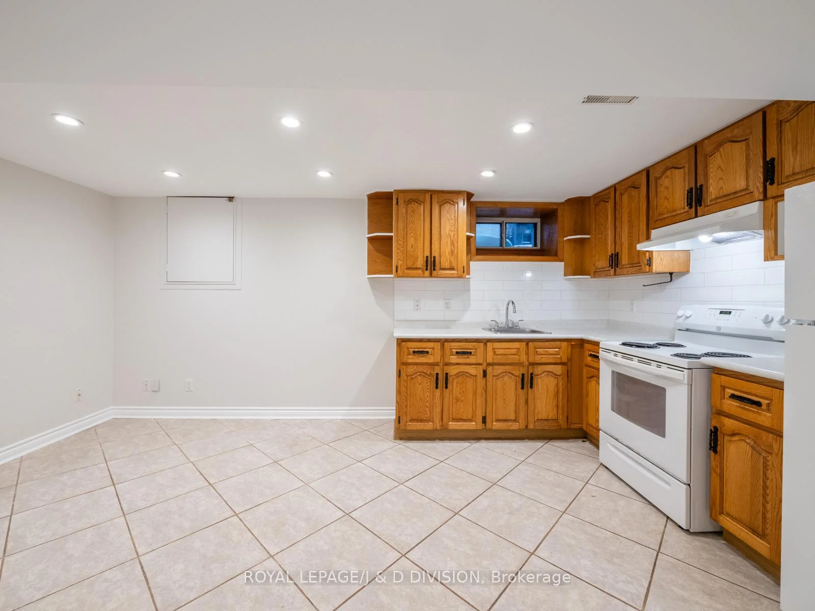 Photo 8 of Unit Basement, 482 Concord Avenue, Toronto, Dovercourt-Wallace Emerson-Junction — HOMEH