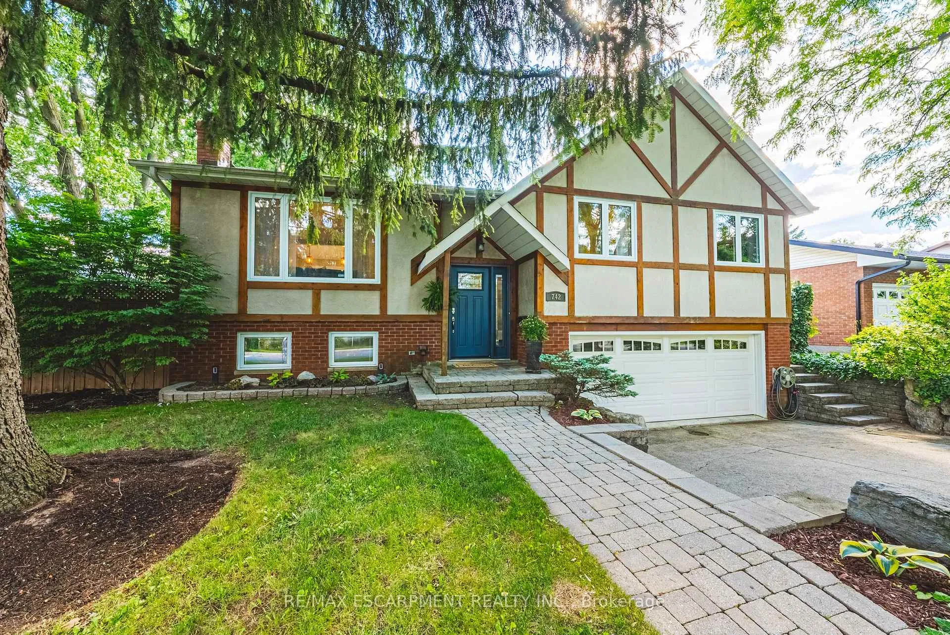 Photo 1 of 742 Francis Road, Burlington, LaSalle — HOMEH