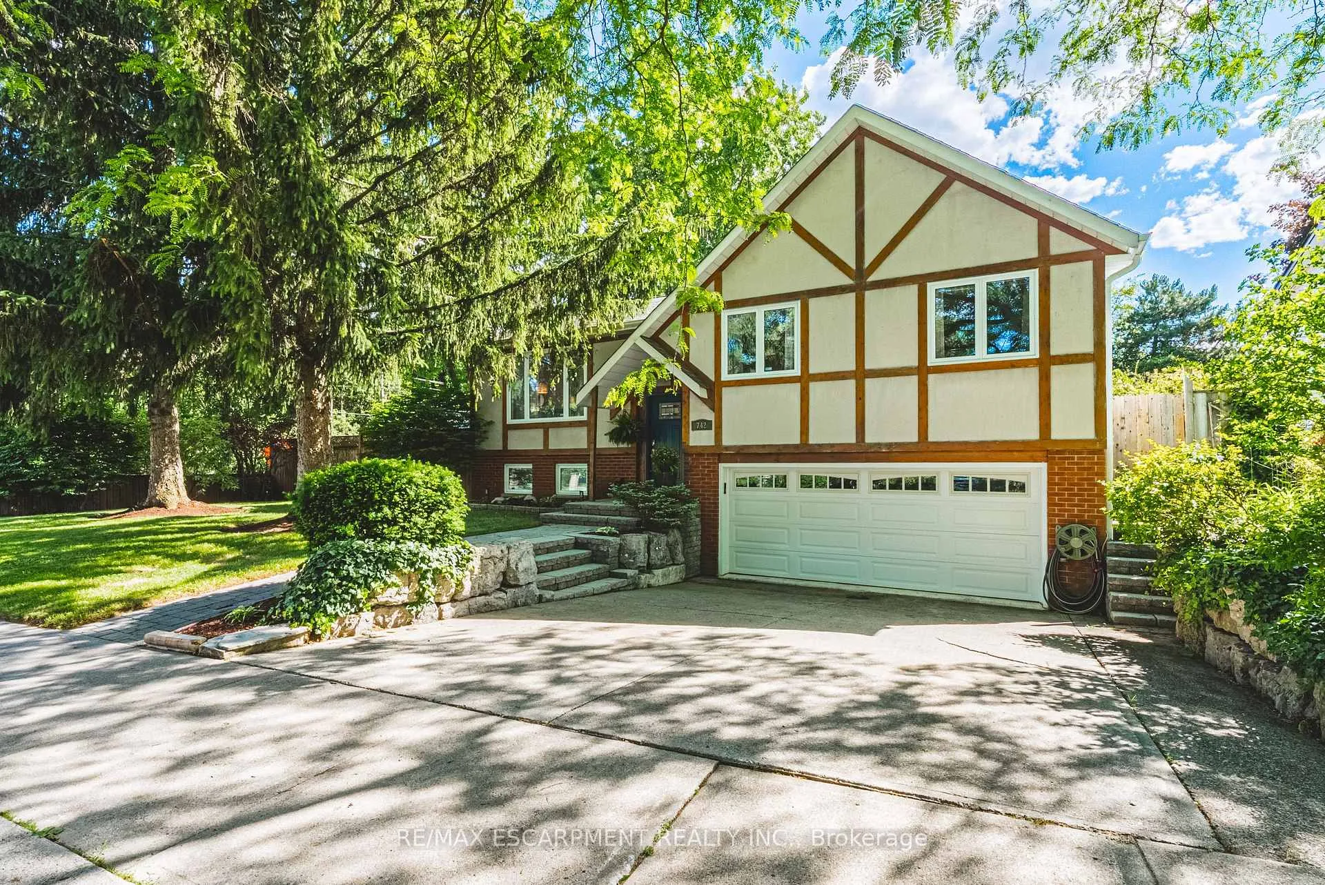 Photo 5 of 742 Francis Road, Burlington, LaSalle — HOMEH