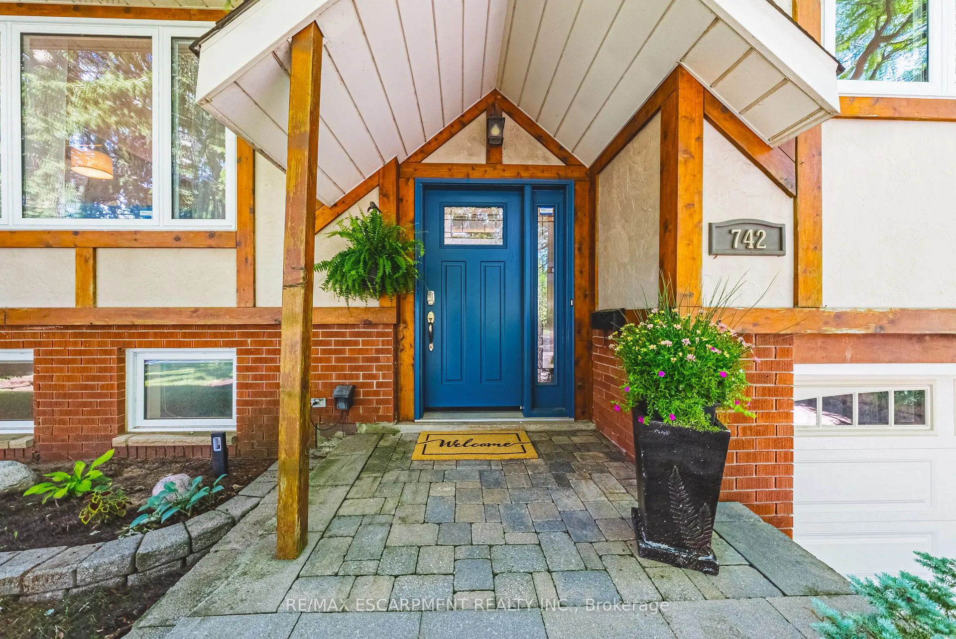 Photo 7 of 742 Francis Road, Burlington, LaSalle — HOMEH