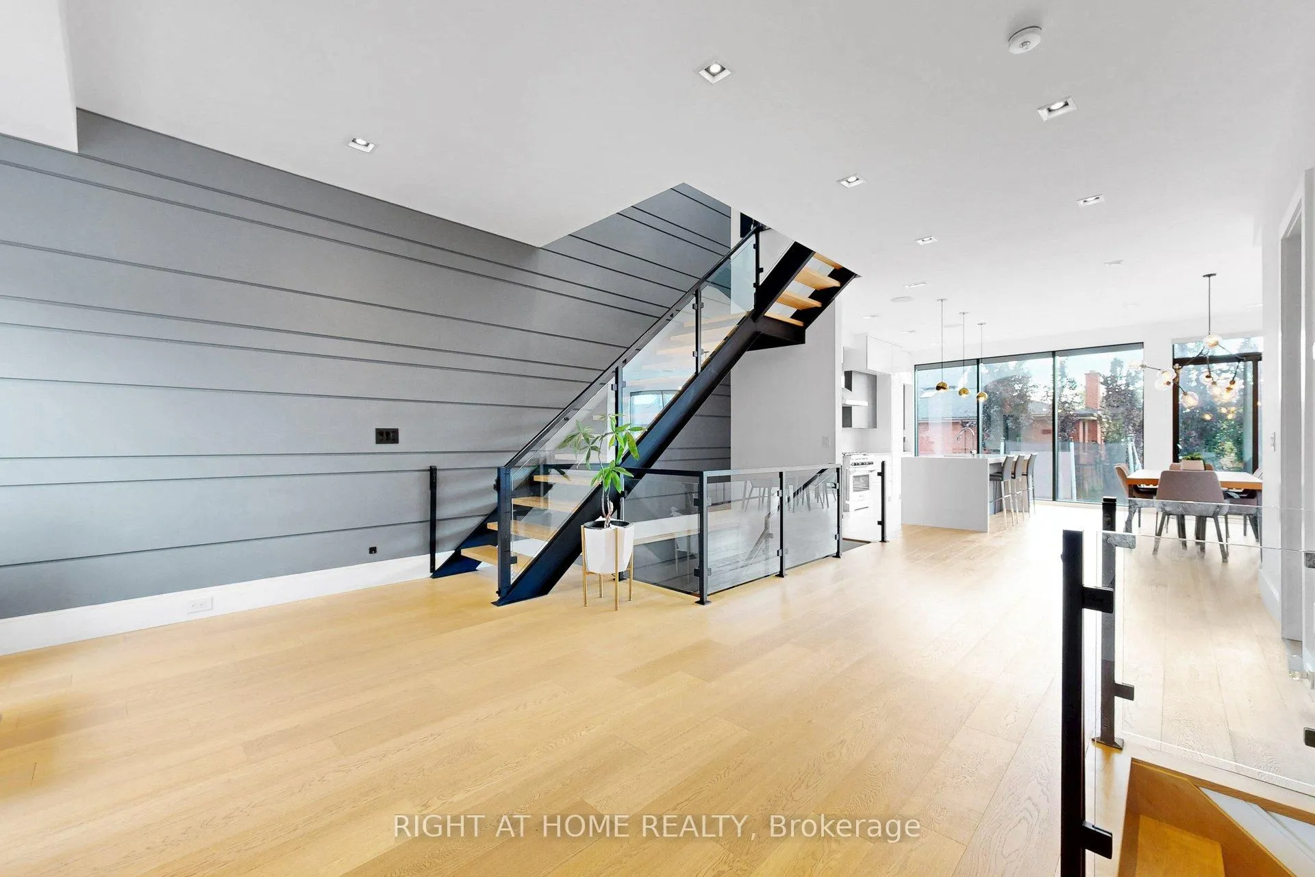 Photo 4 of 2931 Lansdowne Avenue, North York, Yorkdale-Glen Park — HOMEH