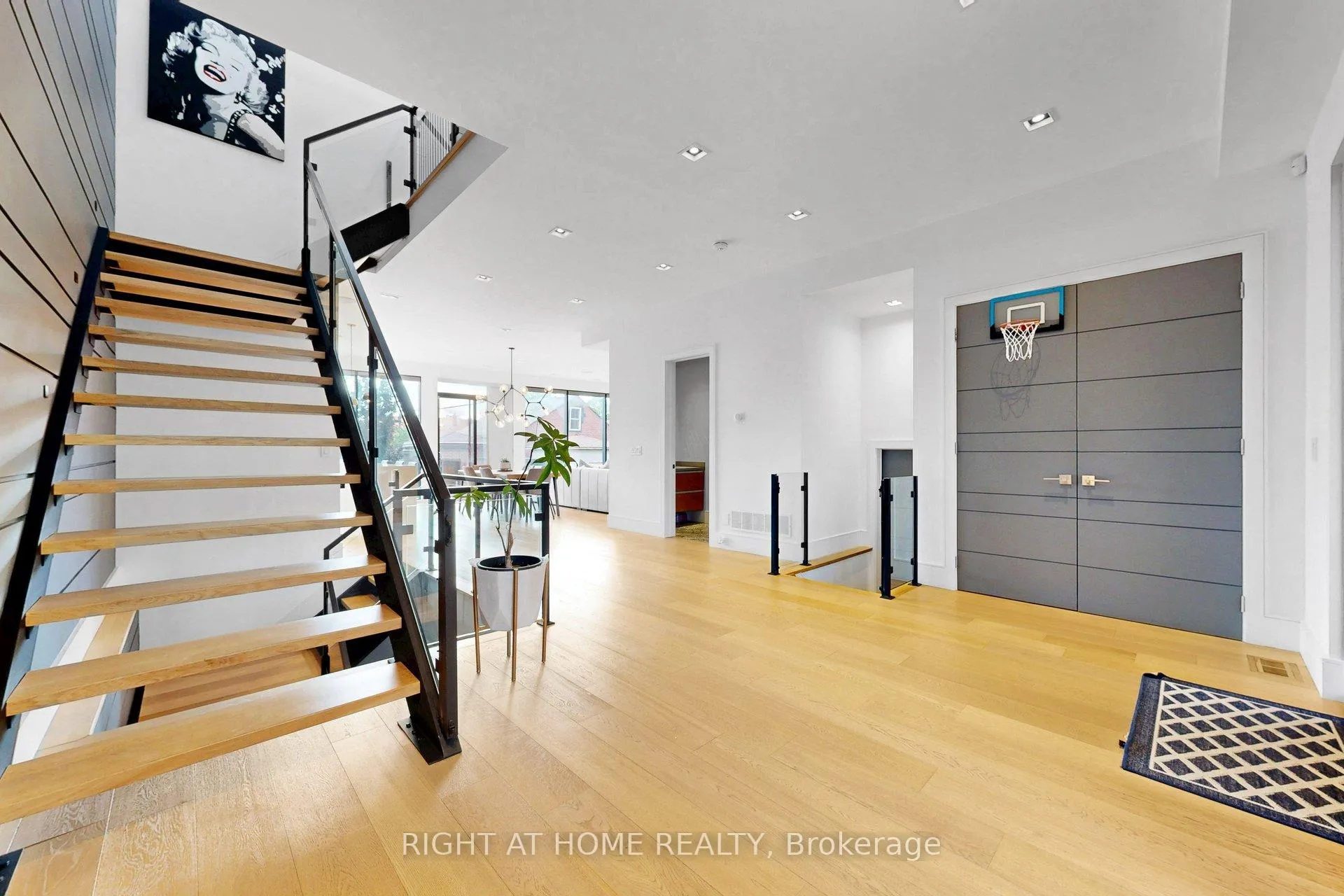 Photo 5 of 2931 Lansdowne Avenue, North York, Yorkdale-Glen Park — HOMEH