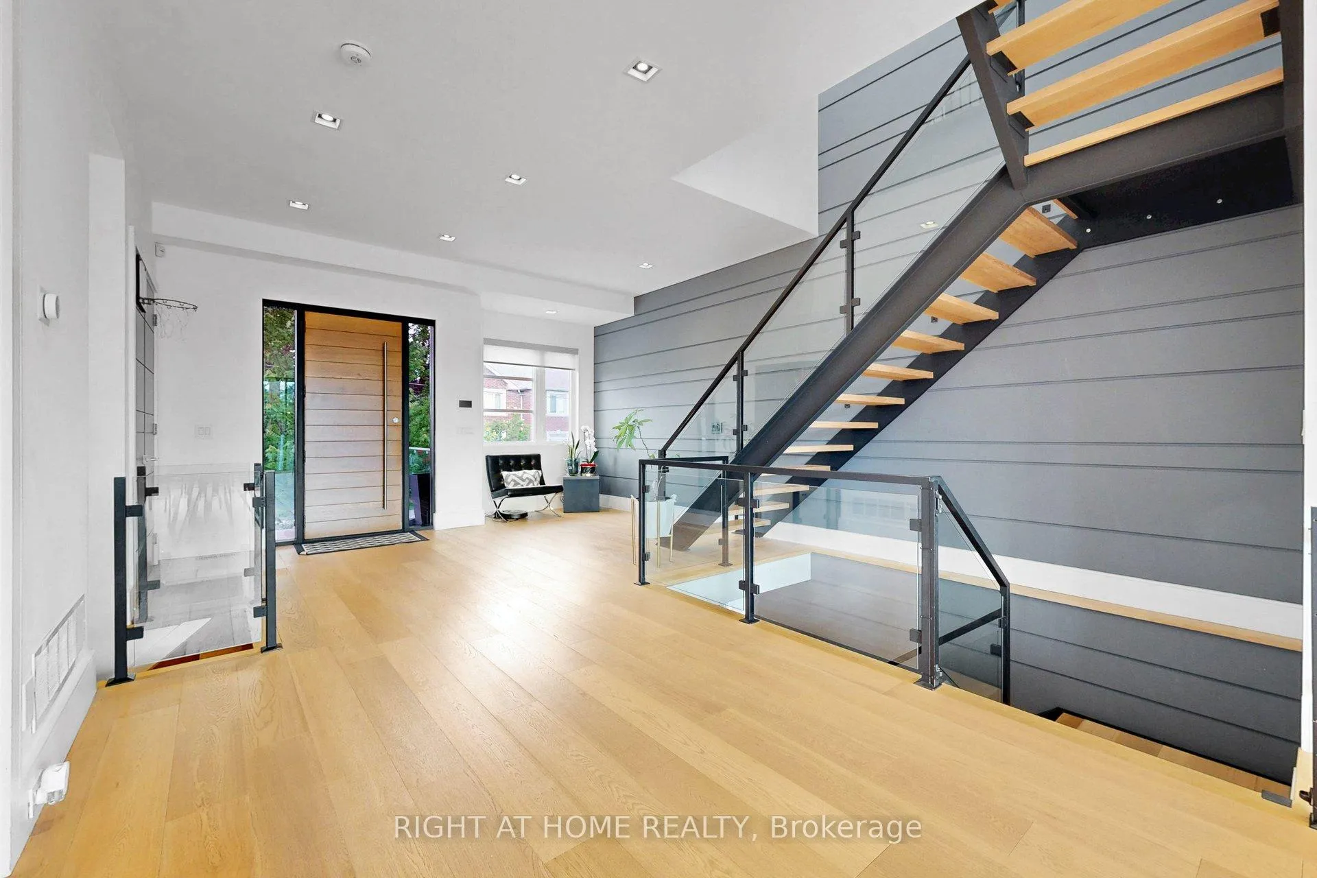 Photo 6 of 2931 Lansdowne Avenue, North York, Yorkdale-Glen Park — HOMEH