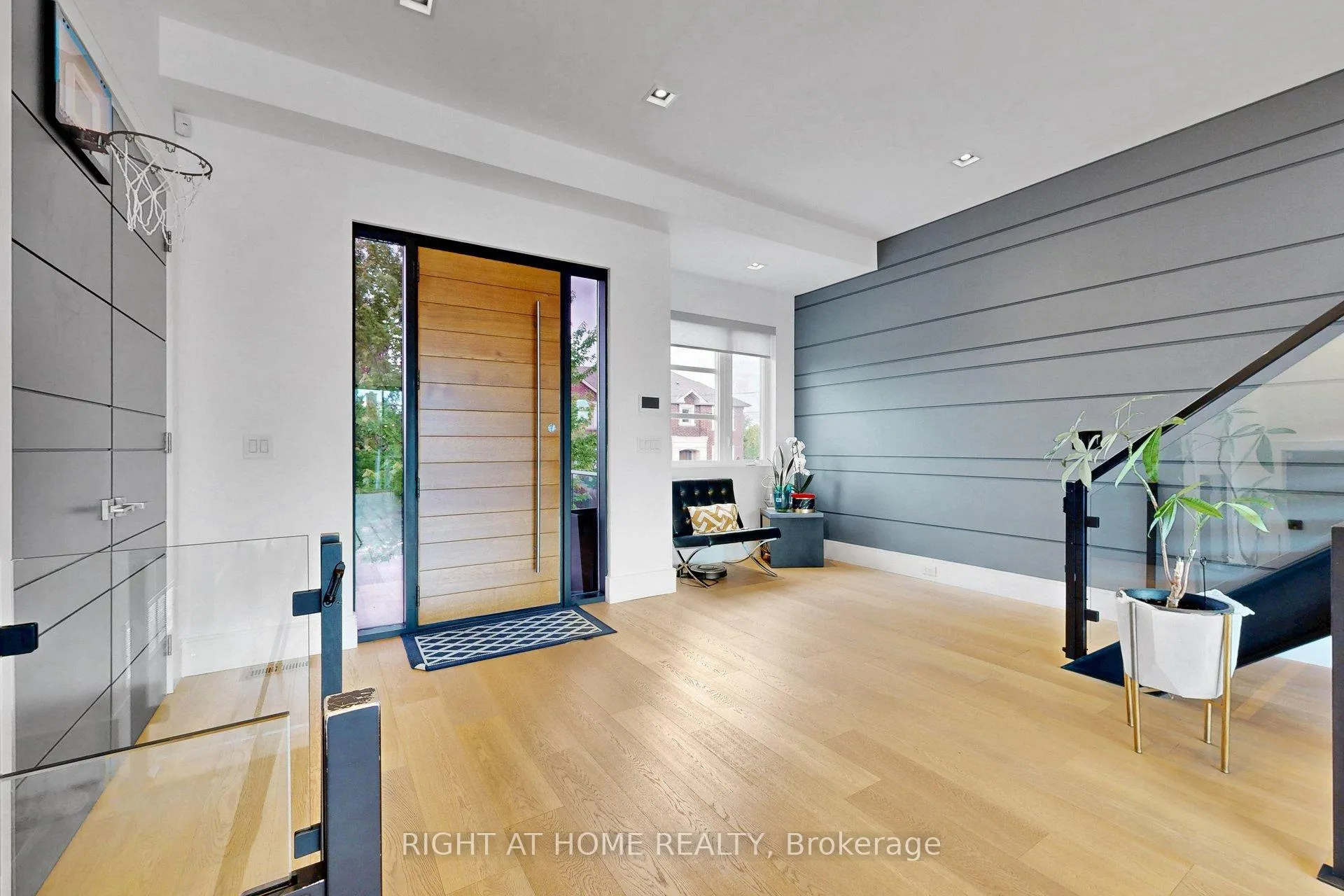 Photo 7 of 2931 Lansdowne Avenue, North York, Yorkdale-Glen Park — HOMEH