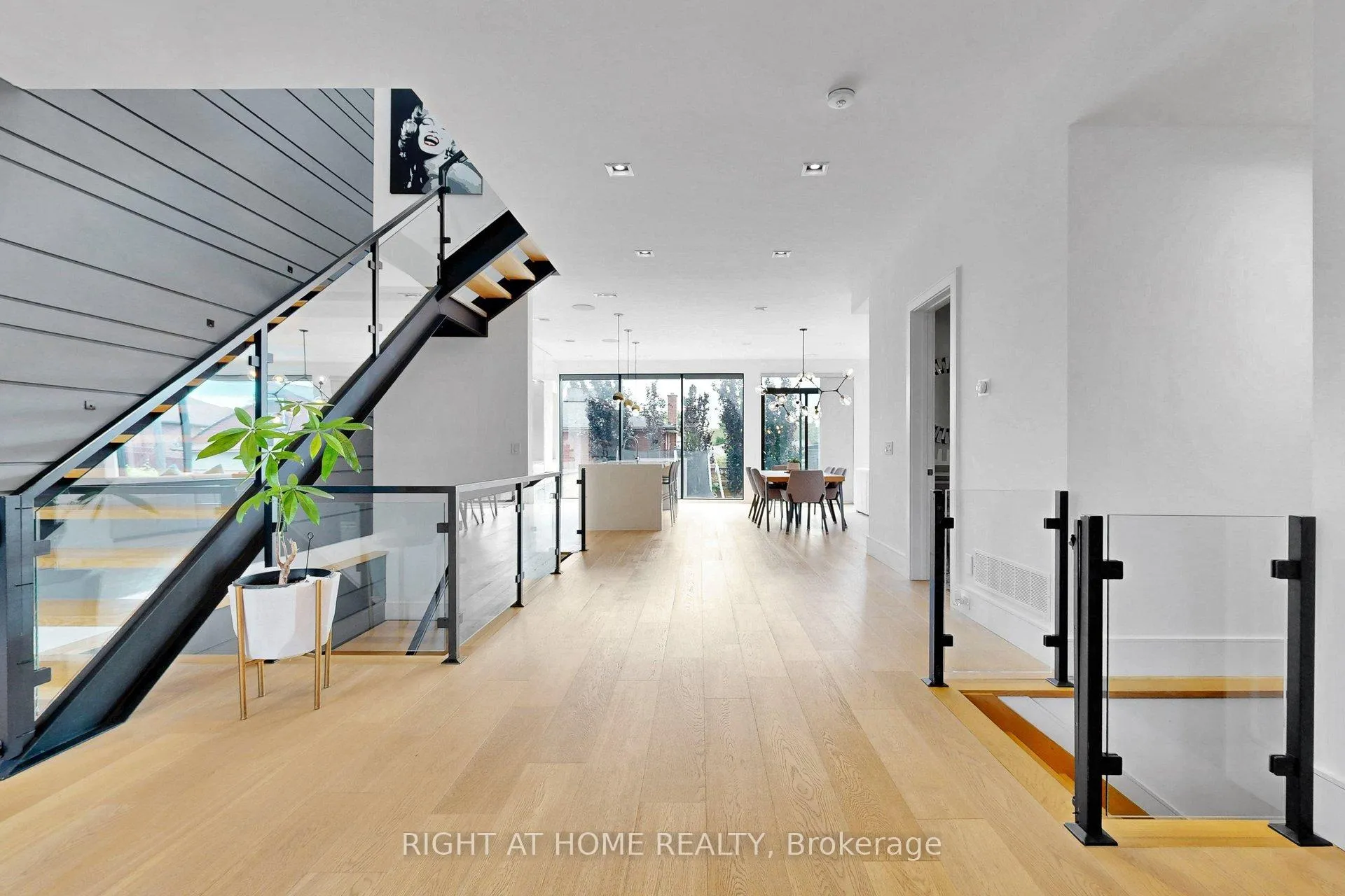 Photo 9 of 2931 Lansdowne Avenue, North York, Yorkdale-Glen Park — HOMEH