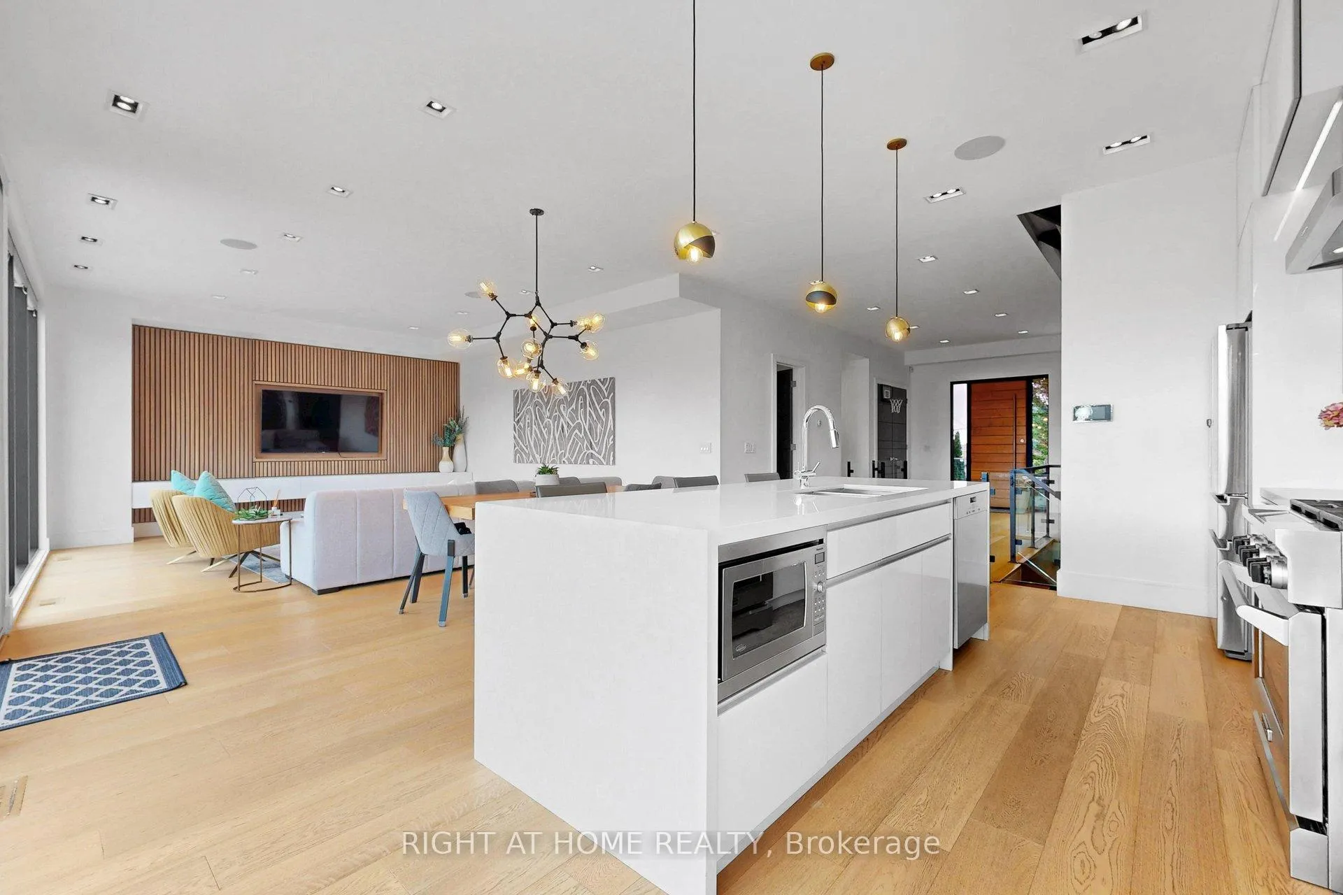 Photo 15 of 2931 Lansdowne Avenue, North York, Yorkdale-Glen Park — HOMEH