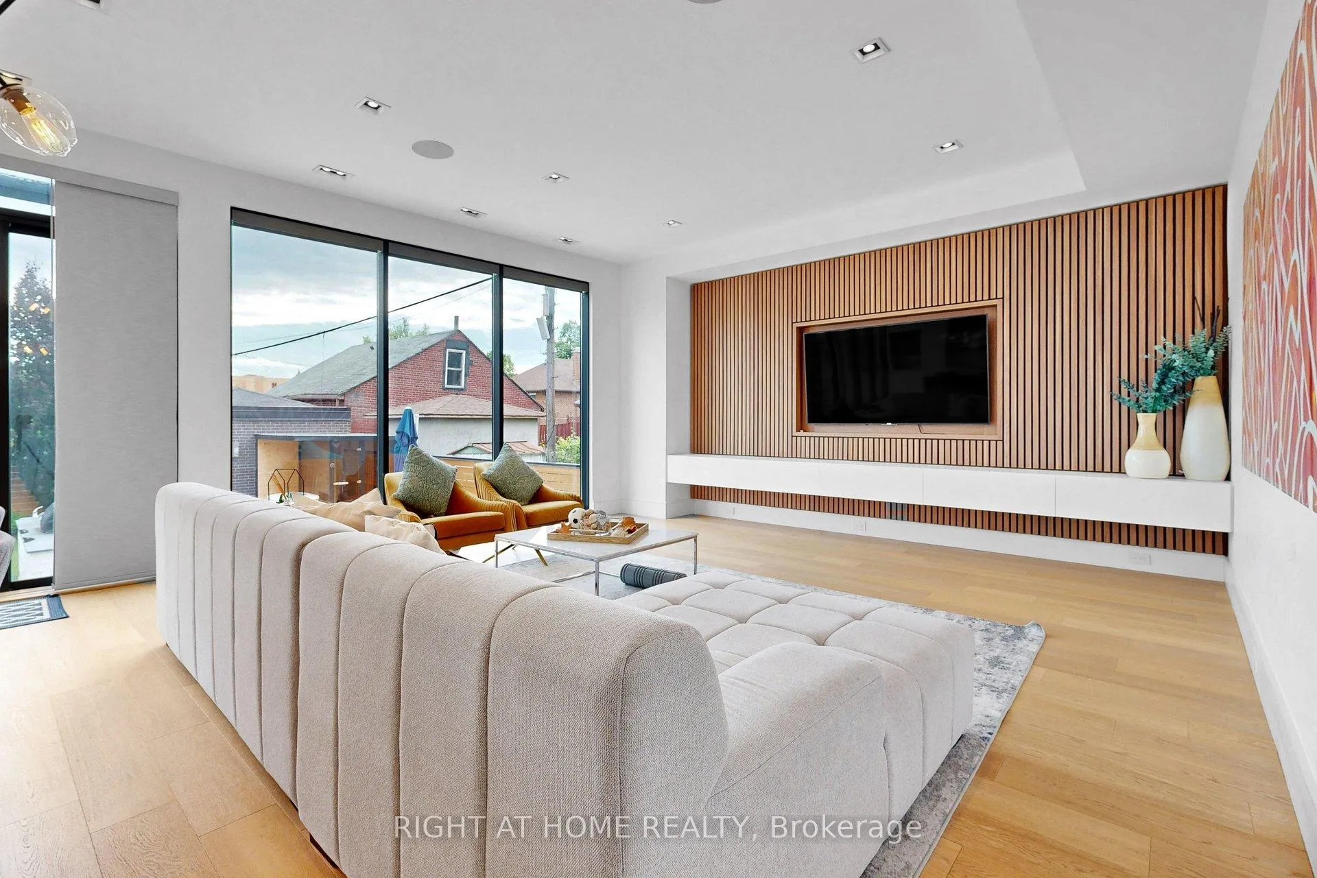 Photo 19 of 2931 Lansdowne Avenue, North York, Yorkdale-Glen Park — HOMEH