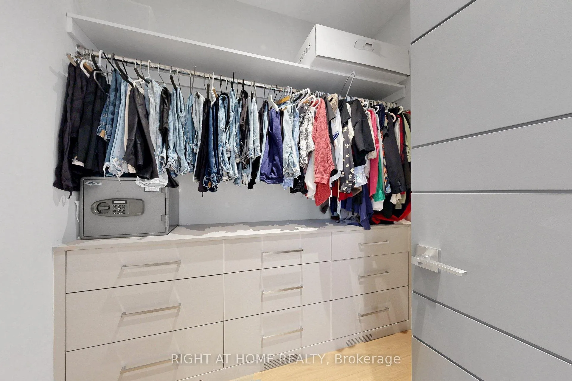 Photo 26 of 2931 Lansdowne Avenue, North York, Yorkdale-Glen Park — HOMEH