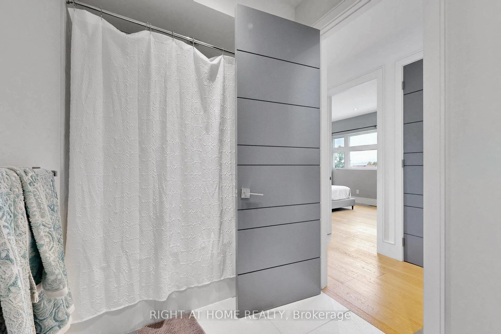 Photo 34 of 2931 Lansdowne Avenue, North York, Yorkdale-Glen Park — HOMEH