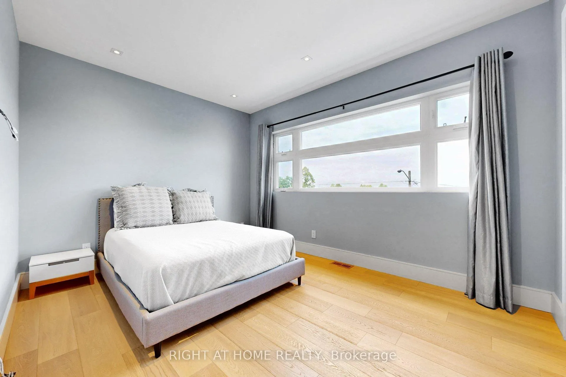 Photo 35 of 2931 Lansdowne Avenue, North York, Yorkdale-Glen Park — HOMEH