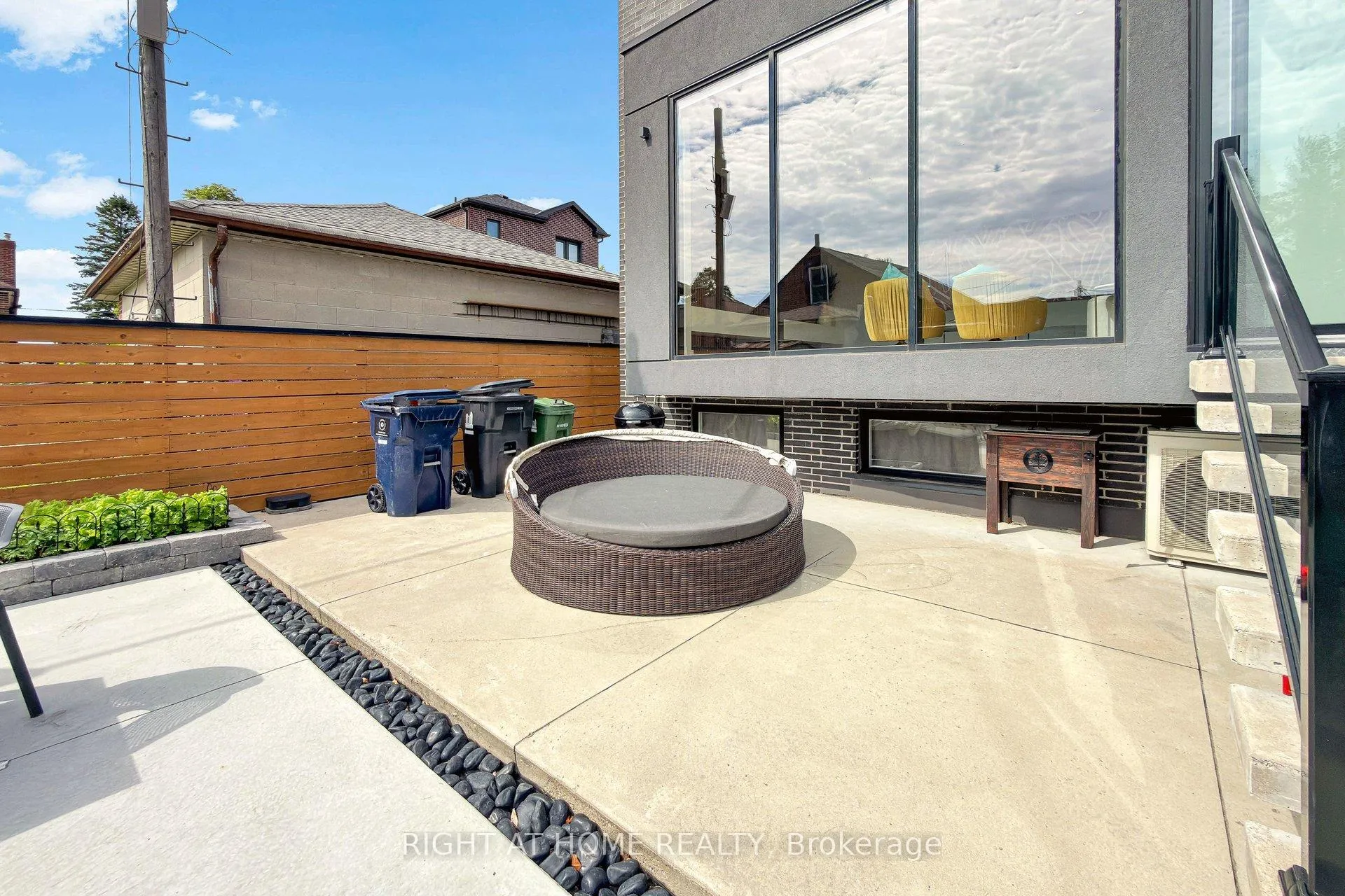 Photo 43 of 2931 Lansdowne Avenue, North York, Yorkdale-Glen Park — HOMEH